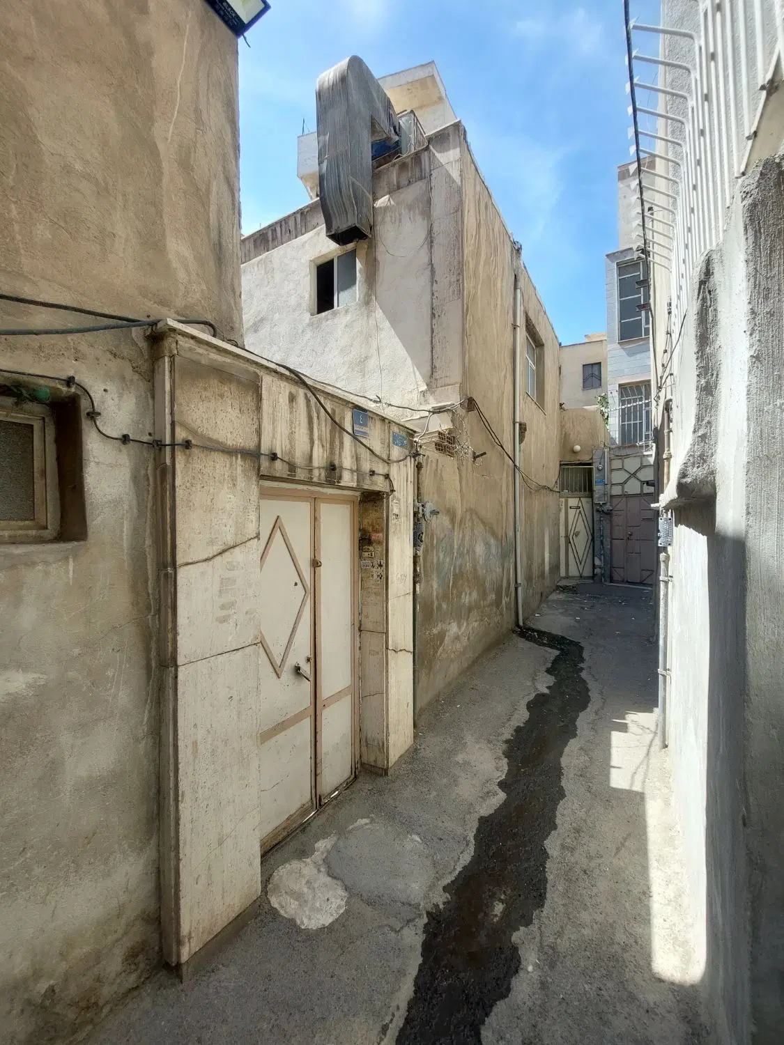 خانه کلنگی کوچه ۲ متری پشت قواره