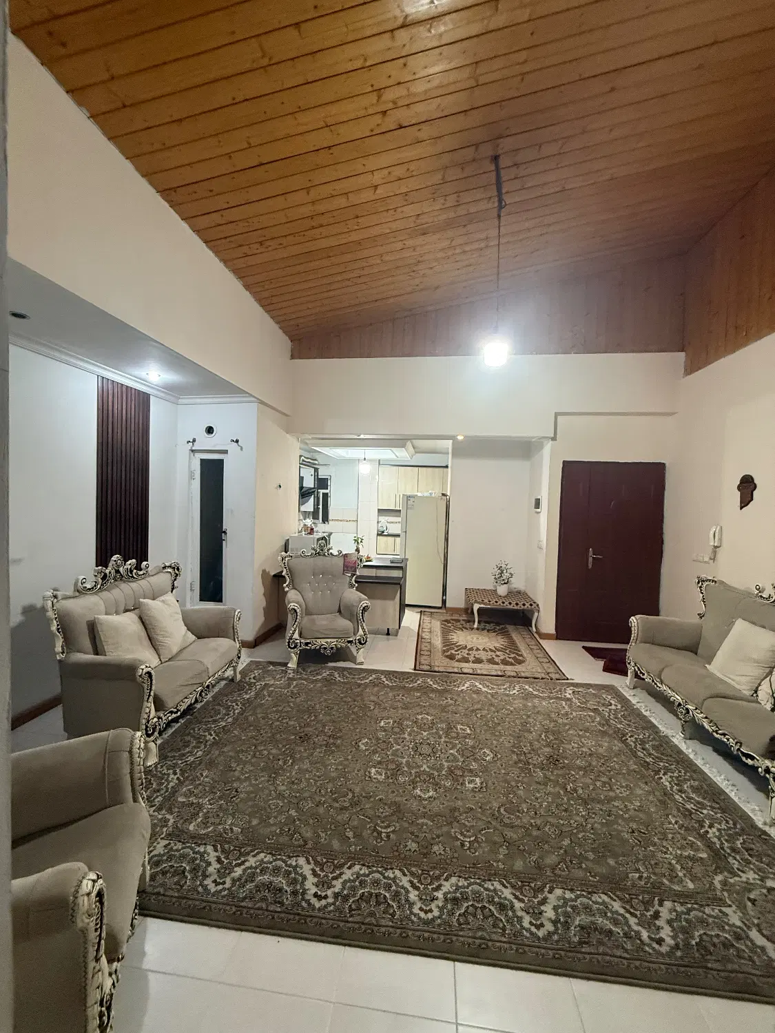فروش واحد ۹۳ متری گلسرخی