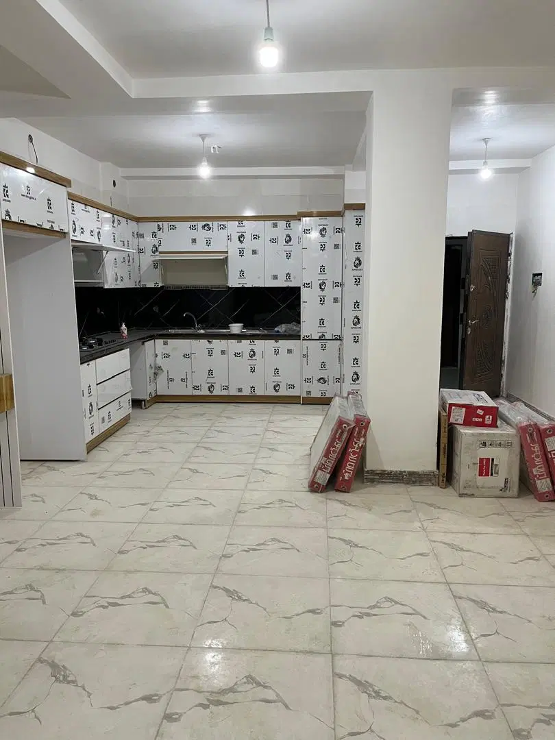 آپارتمان ۱۰۰ متری طبقه اول رو به نما حیاط دار فول