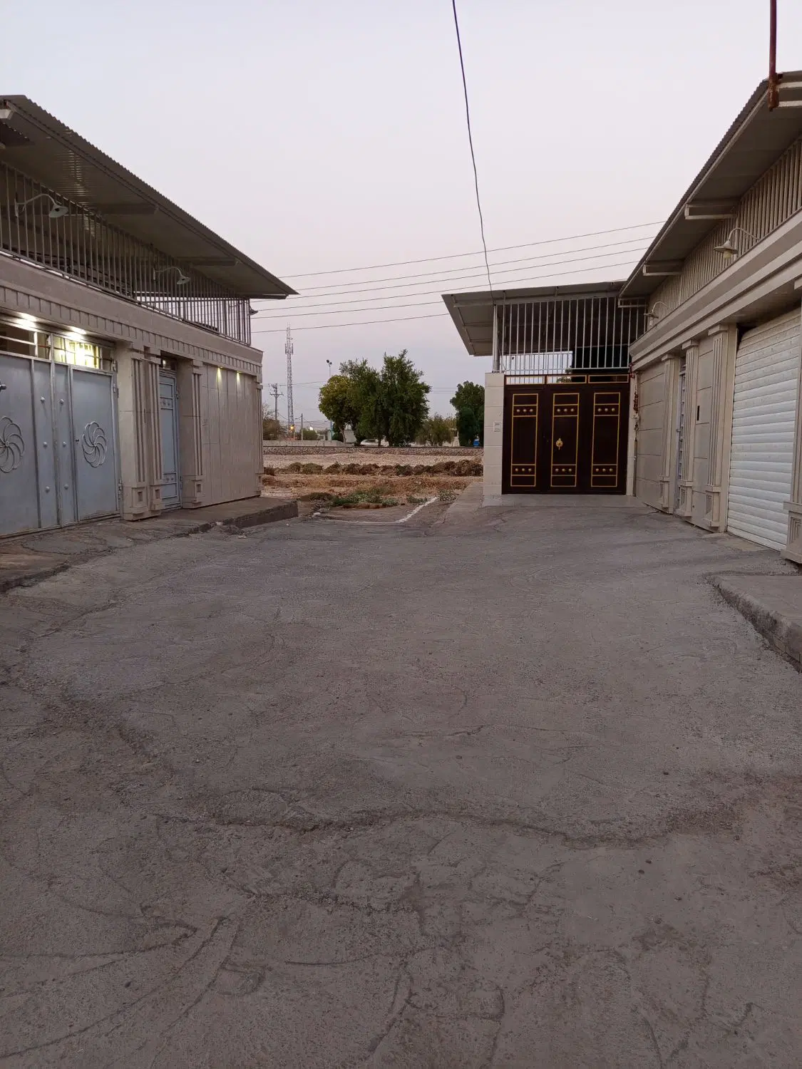 زمین 102متری