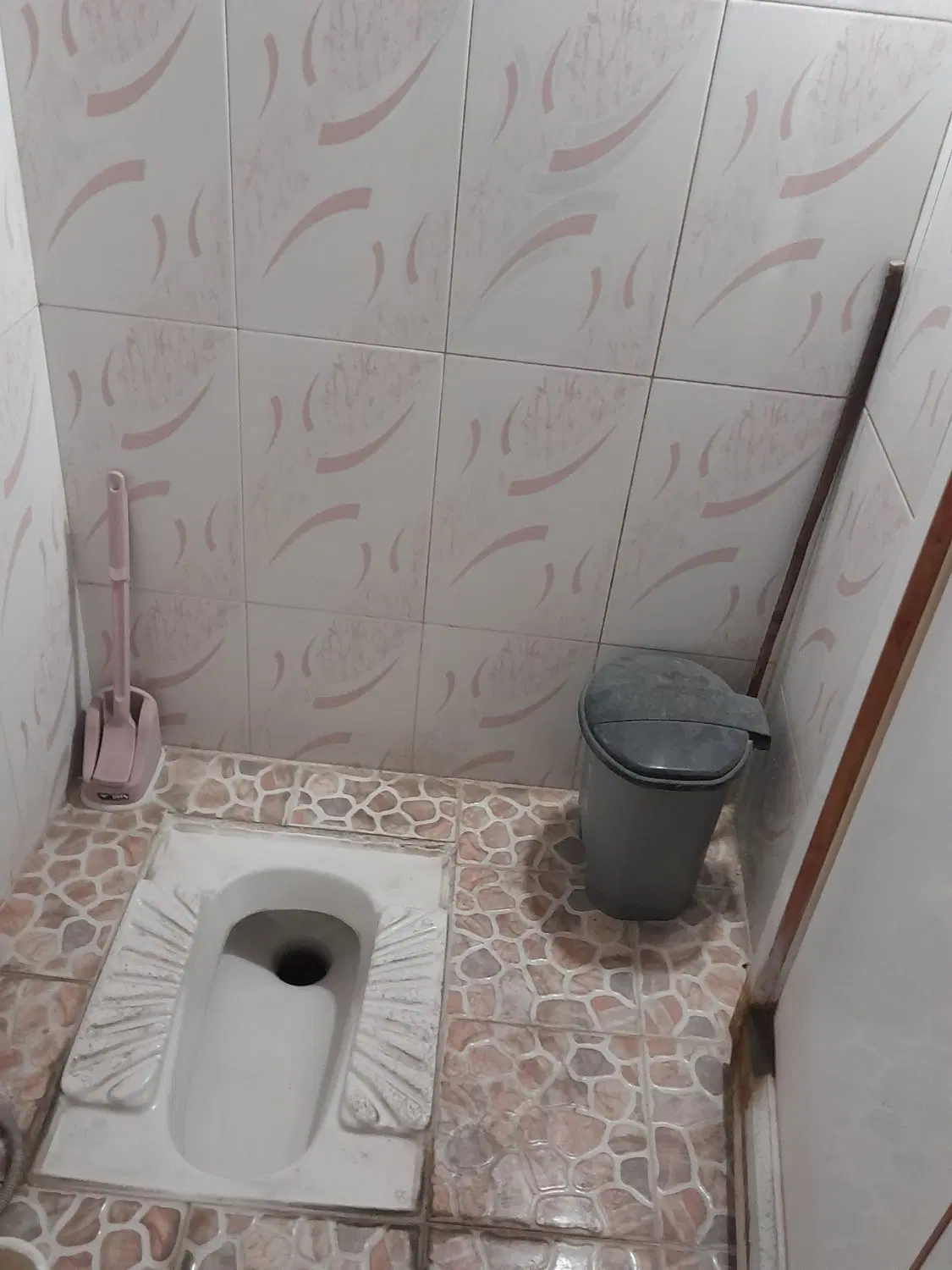 خانه دو طبقه ونیم ویلایی همراه با مغازه تجاری