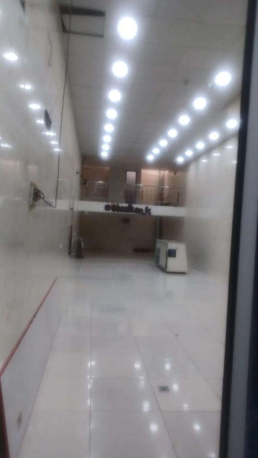 یک باب مغازه تجاری