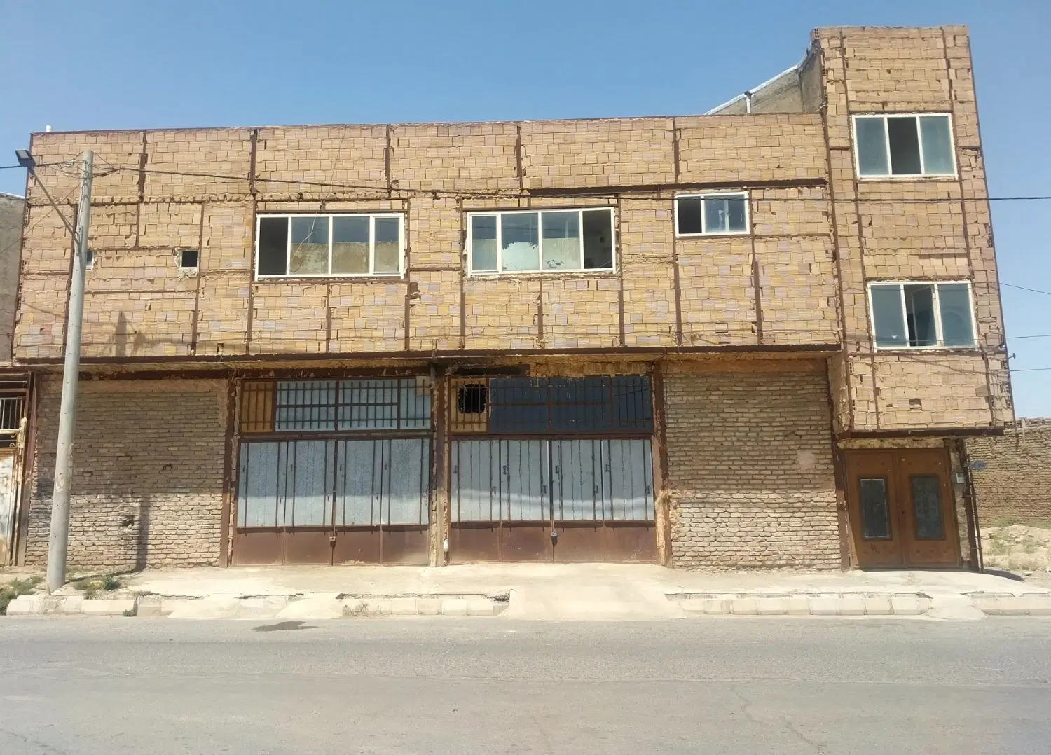دو طبقه حاشیه بلوار رزمندگان