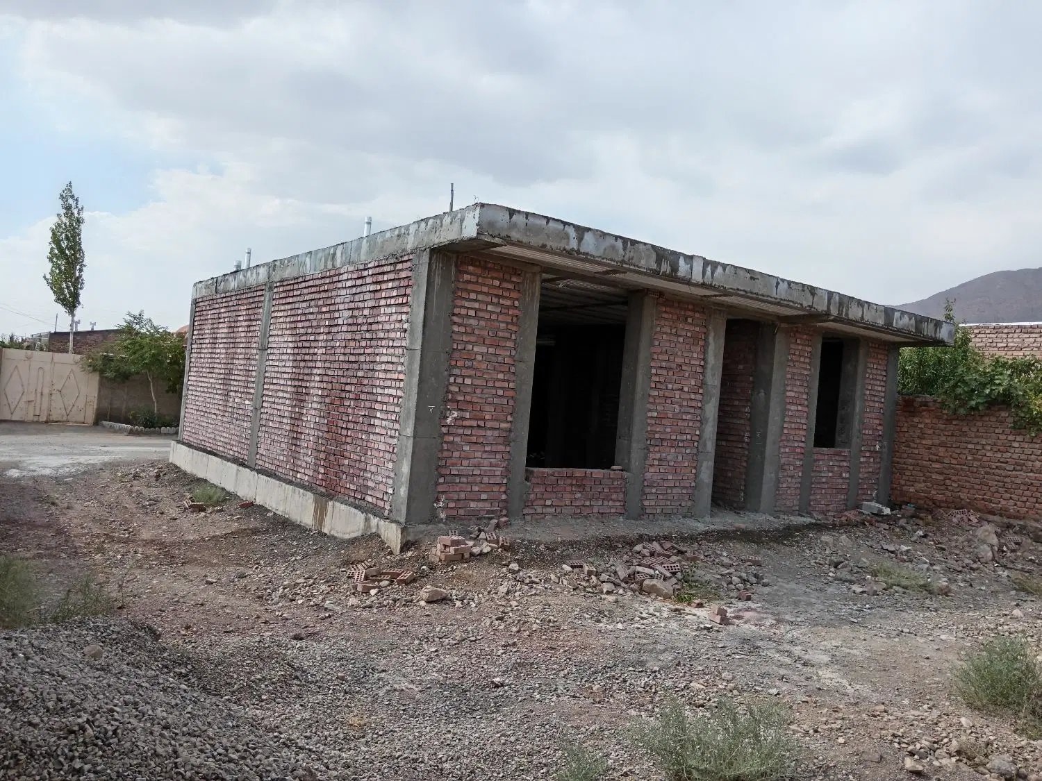 خانه نیمه ساز در شهر خانوک