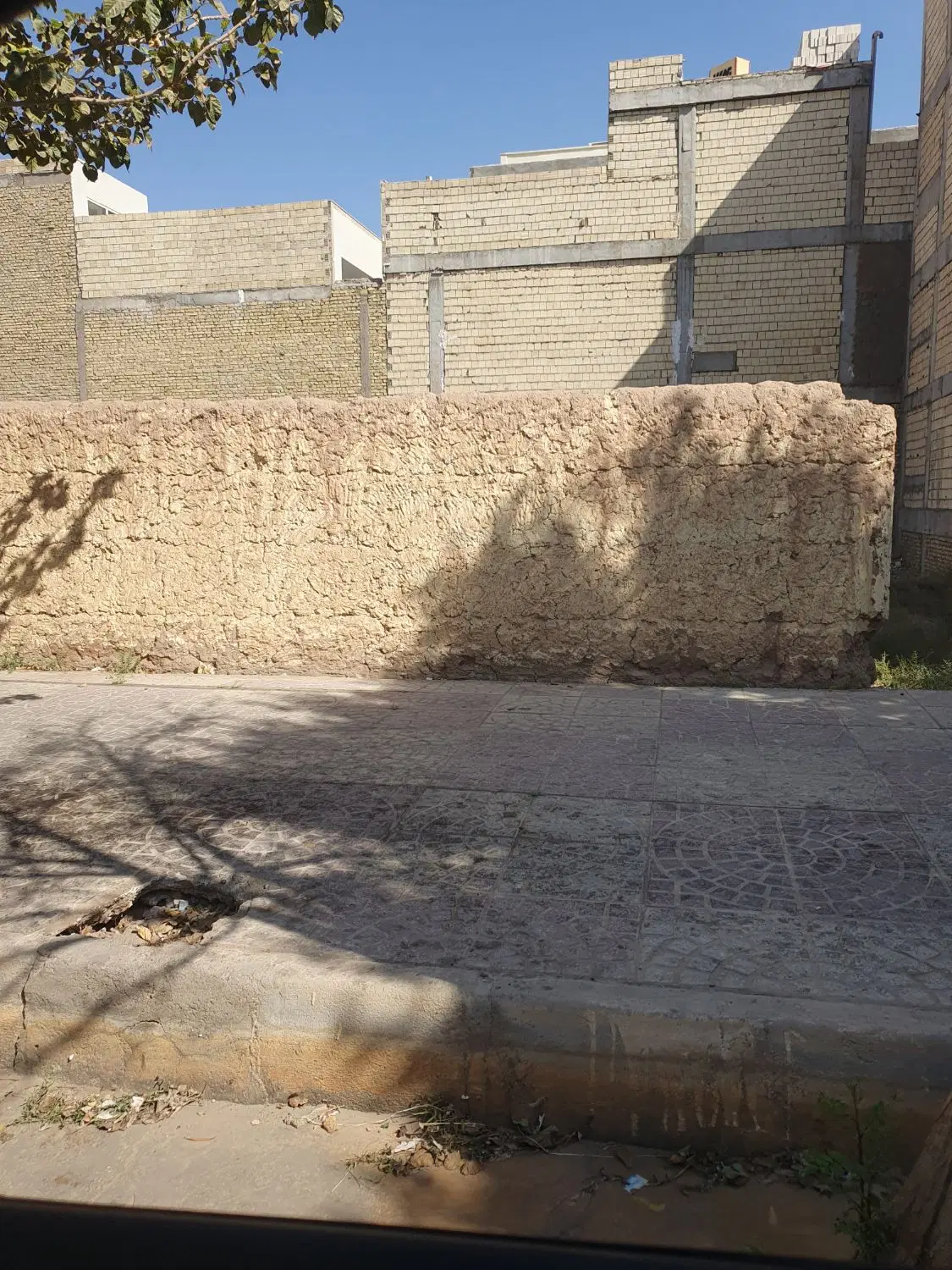 یک قطعه زمین تجاری