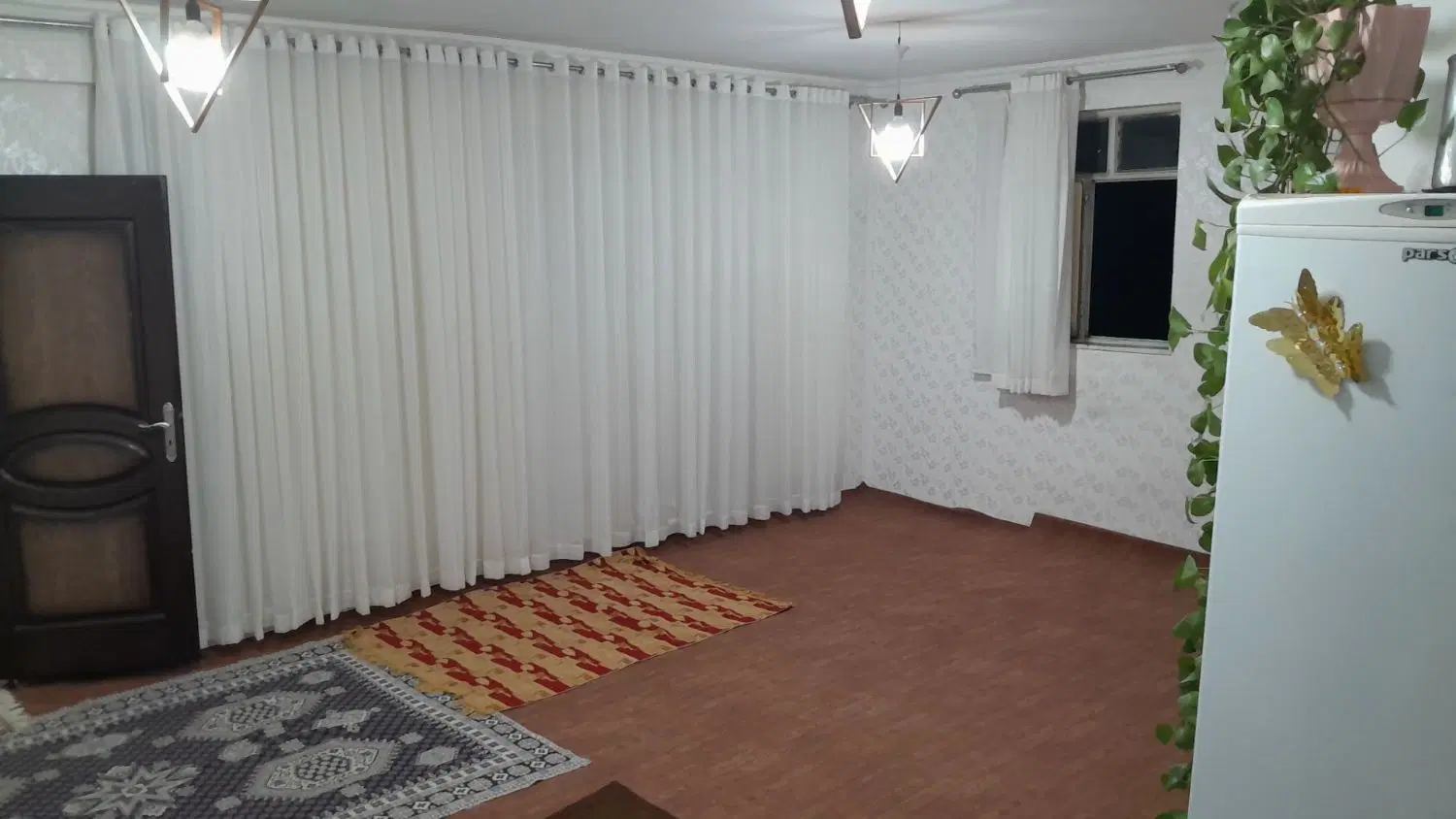 یک منزل مسکونی ب اجاره داده میشود