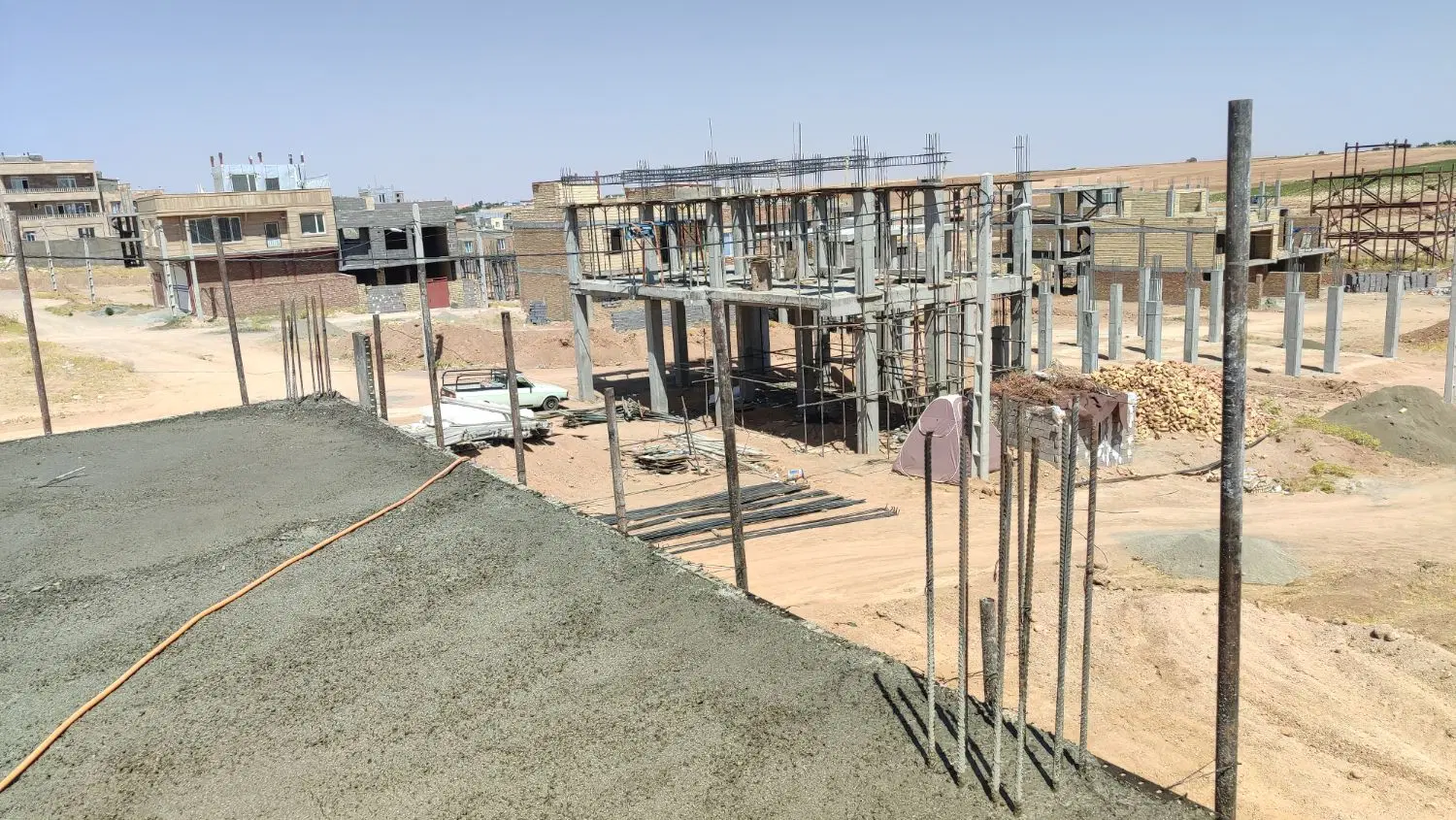 فروس ساختمان نیمه کاره