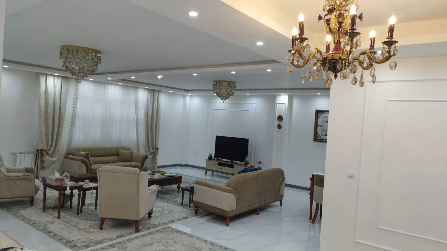 تک واحدی بهارستان خیابان آفرینش