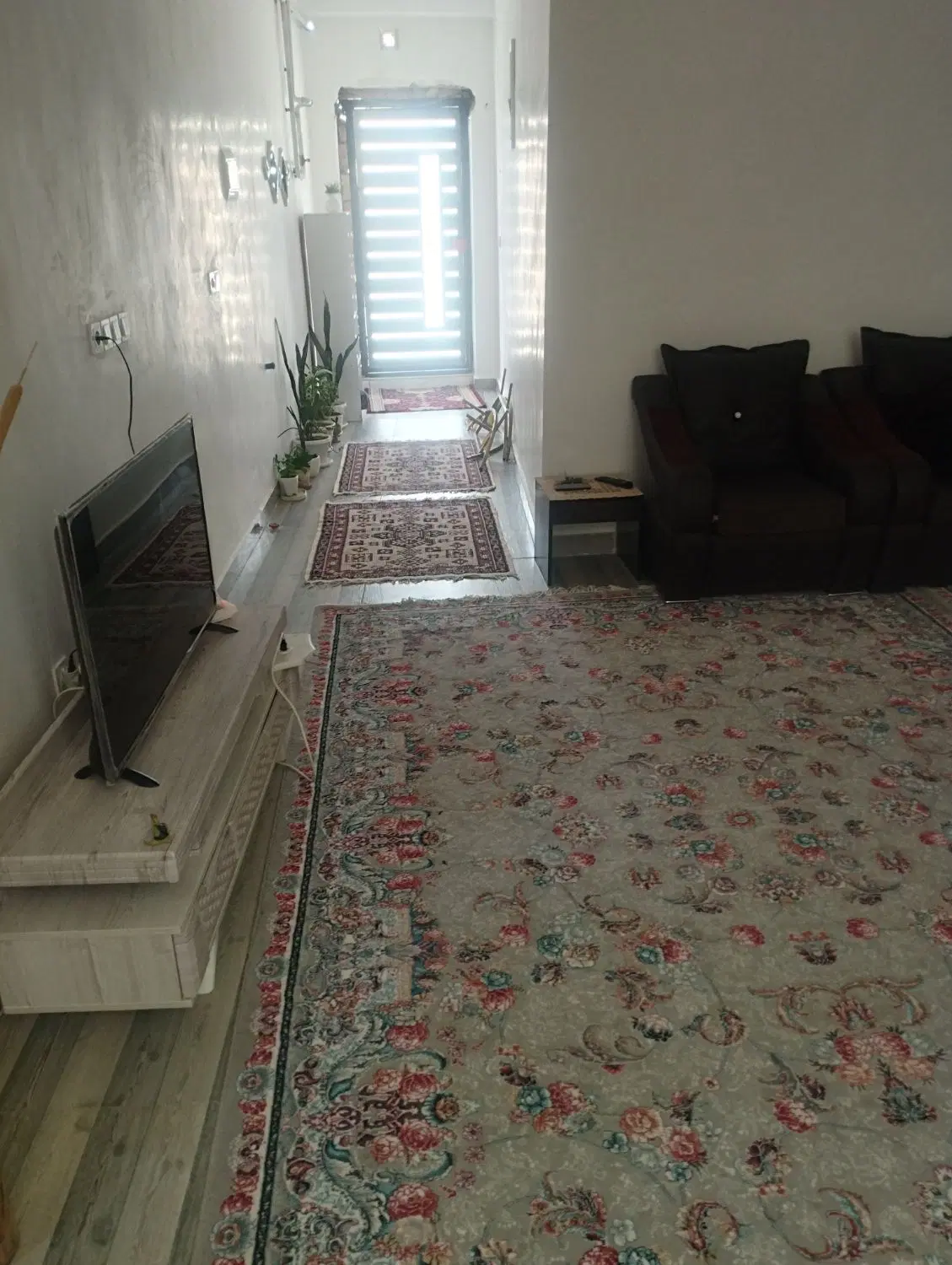 سلام یک باب خانه دوطبقه که یک طبقه همکف فروشی