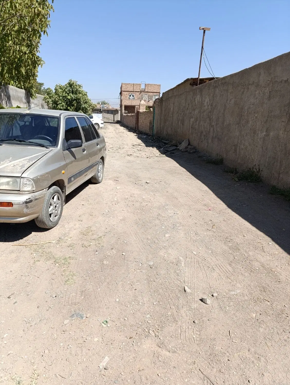 زمین فروشی
