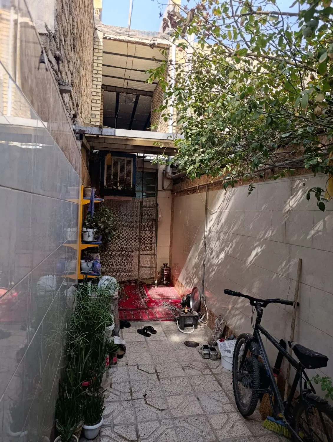 ویلایی دو طبقه کوچه ۲_۲۰ متری ۶۰ متر