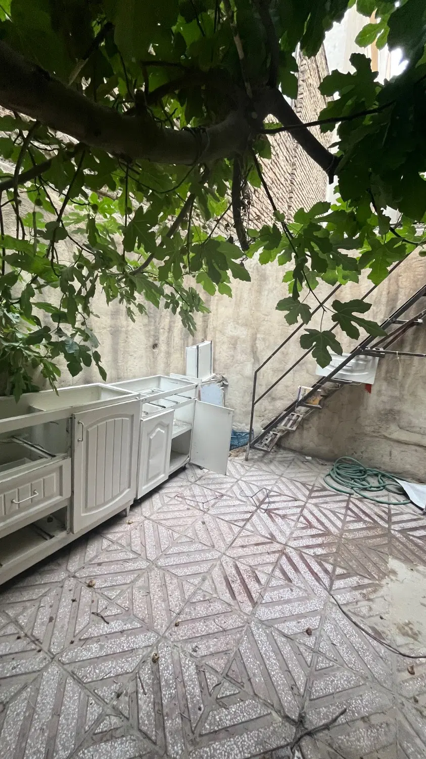 منطقه ۸خیابان دماوند کلنگی سه طبقه