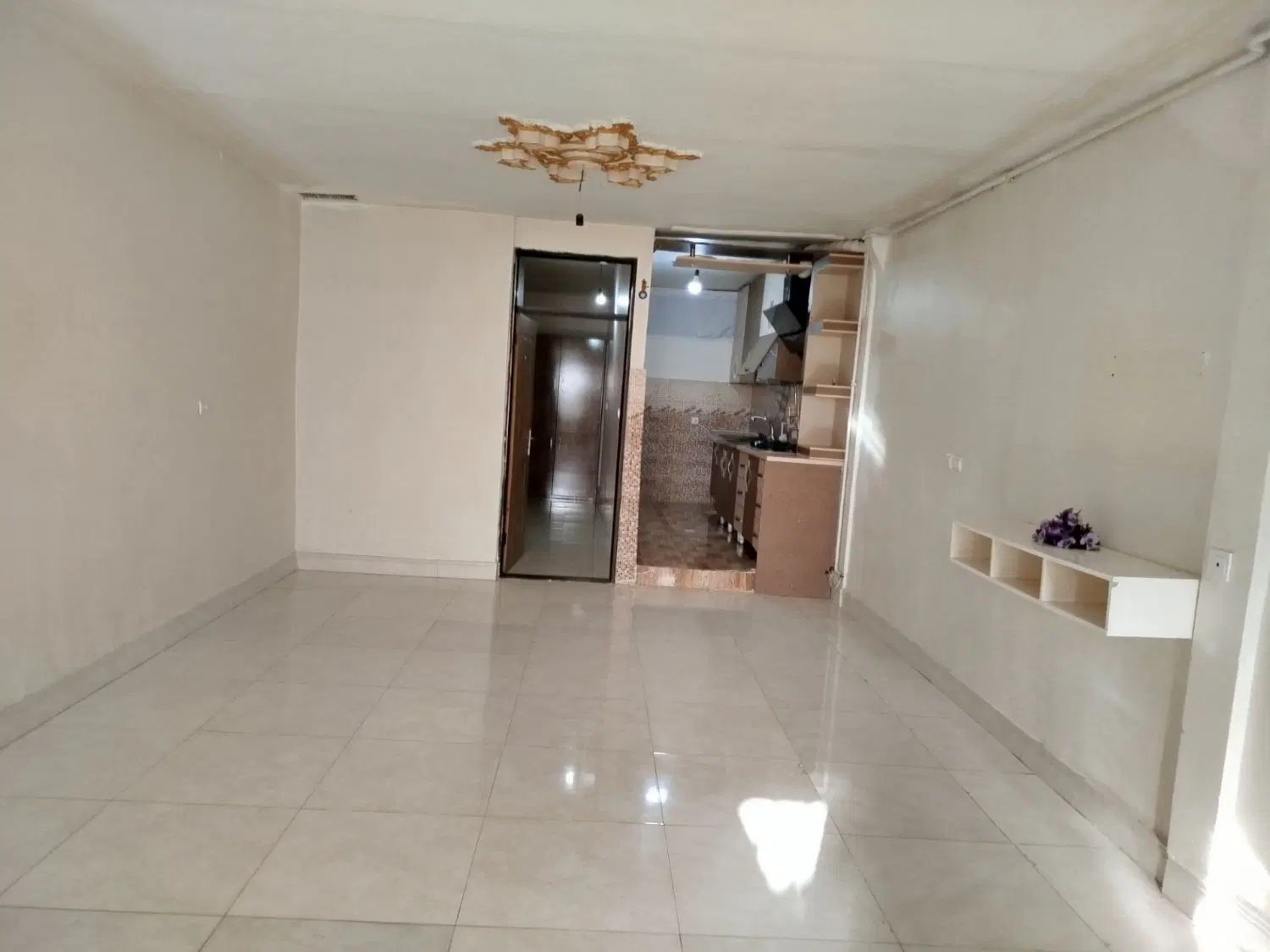 طبقه همکف از دوطبقه هشتاد متر