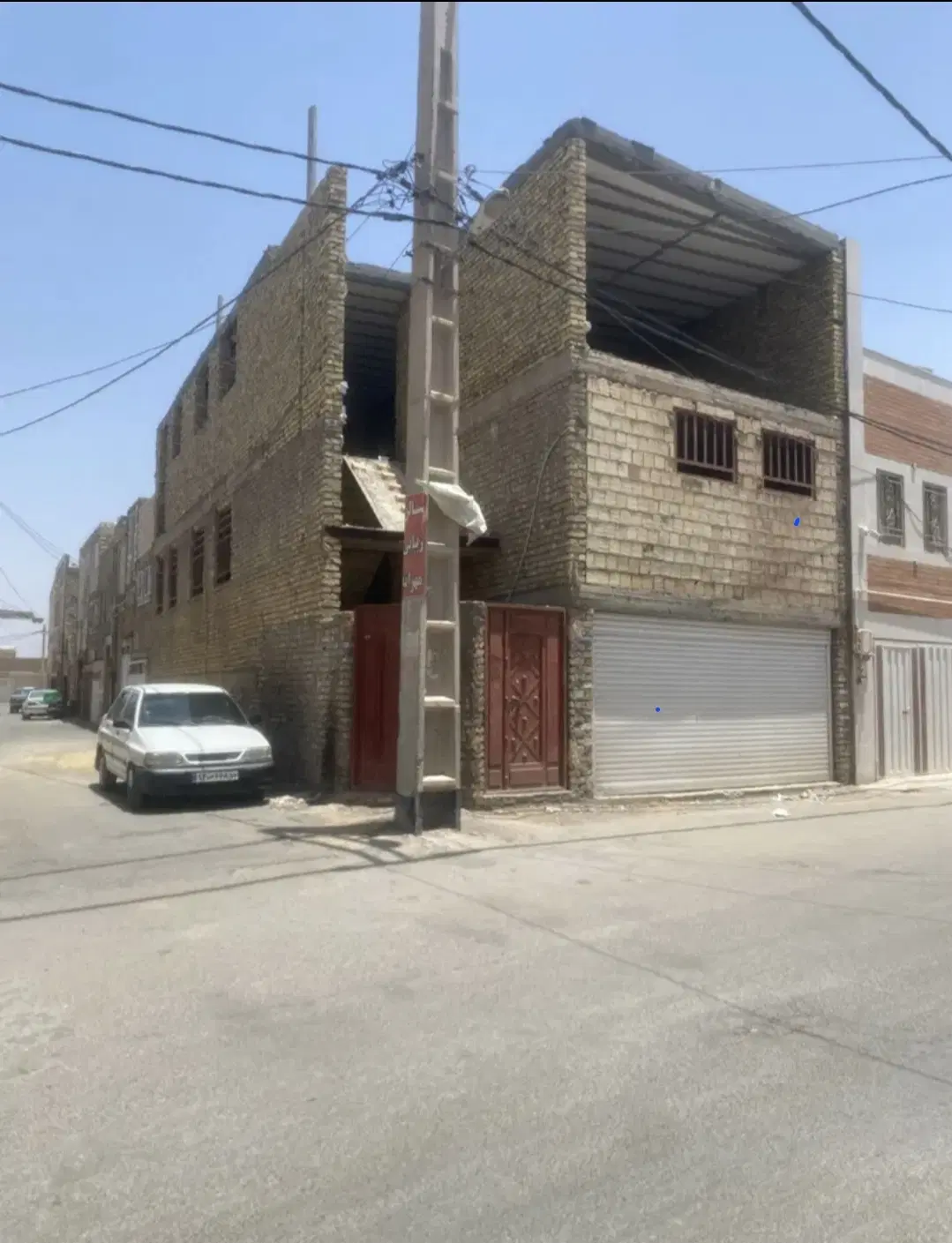 سه طبقه نیمه ساز