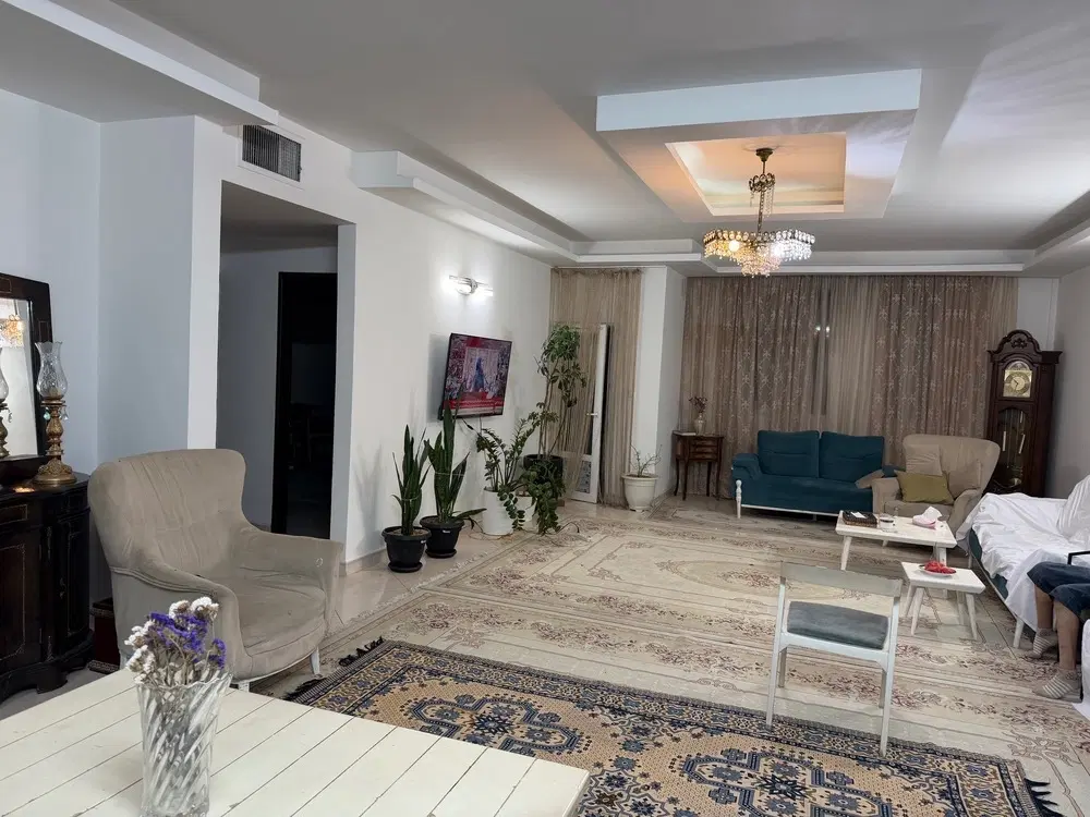 فرامرز عباسی ۵۸ طبقه اول ۱۳۵ متری