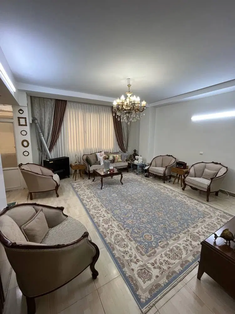 65متر بلوار ناصر بخت * پارکینگ دار* سالن پرده خور