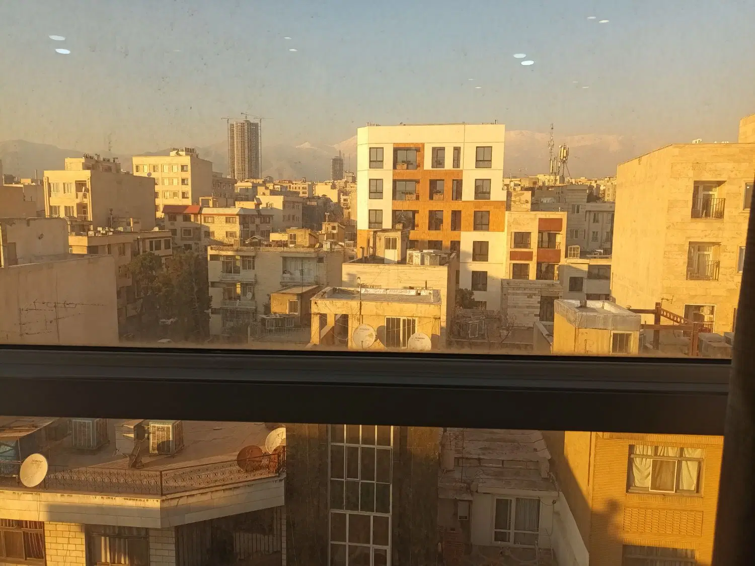 ۱۱۴ متر فول امکانات سرایداری مقیم ضد زلزله ۲ خواب