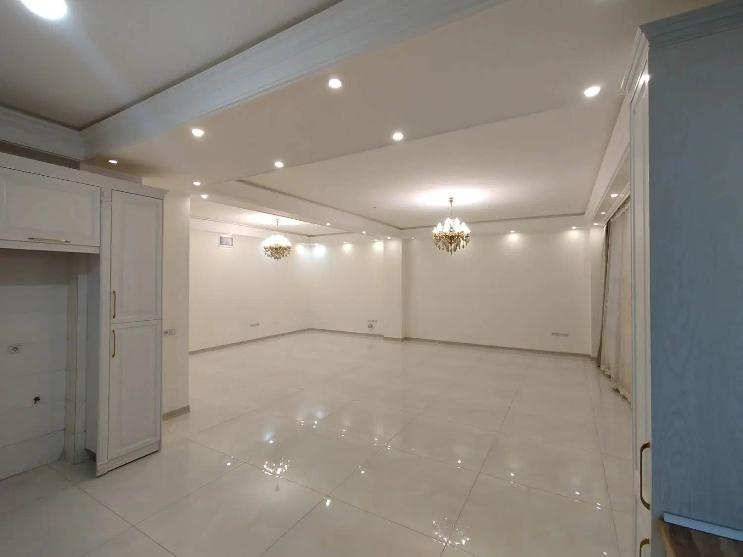 اجاره 180متری  جنوبی صددستگاه