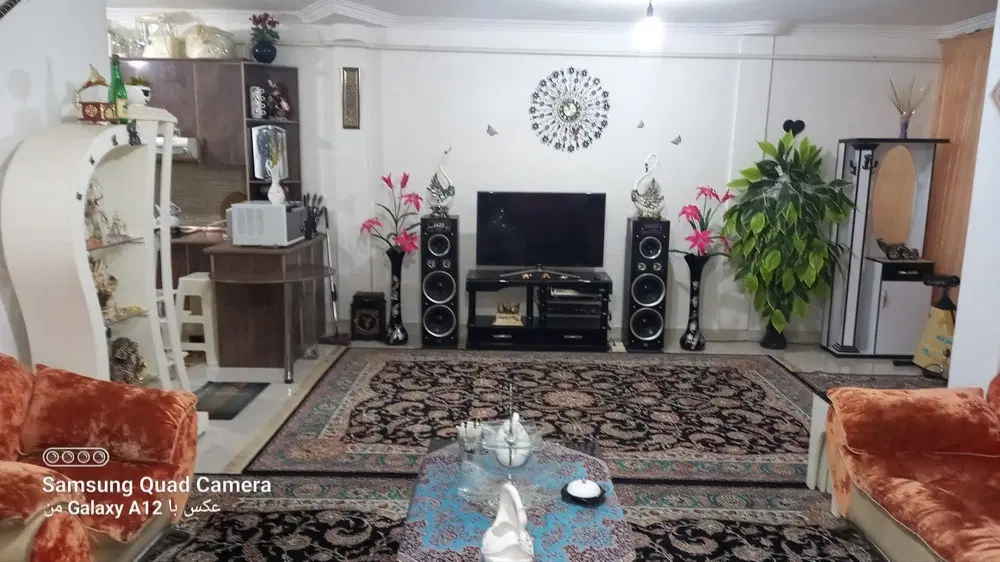 واحد همکف با پارکینگ۹۰ متری