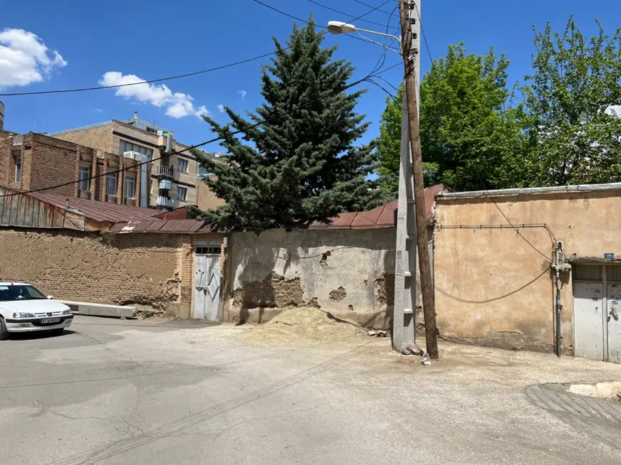 ویلایی کلنگی واقع در بلوار کاشانی