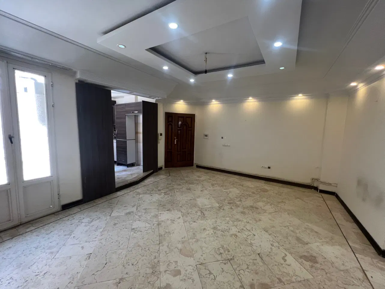 ۸۰متر ط دوم روبه خیابان ۱۹شرقی قلم_بلوار باغستان