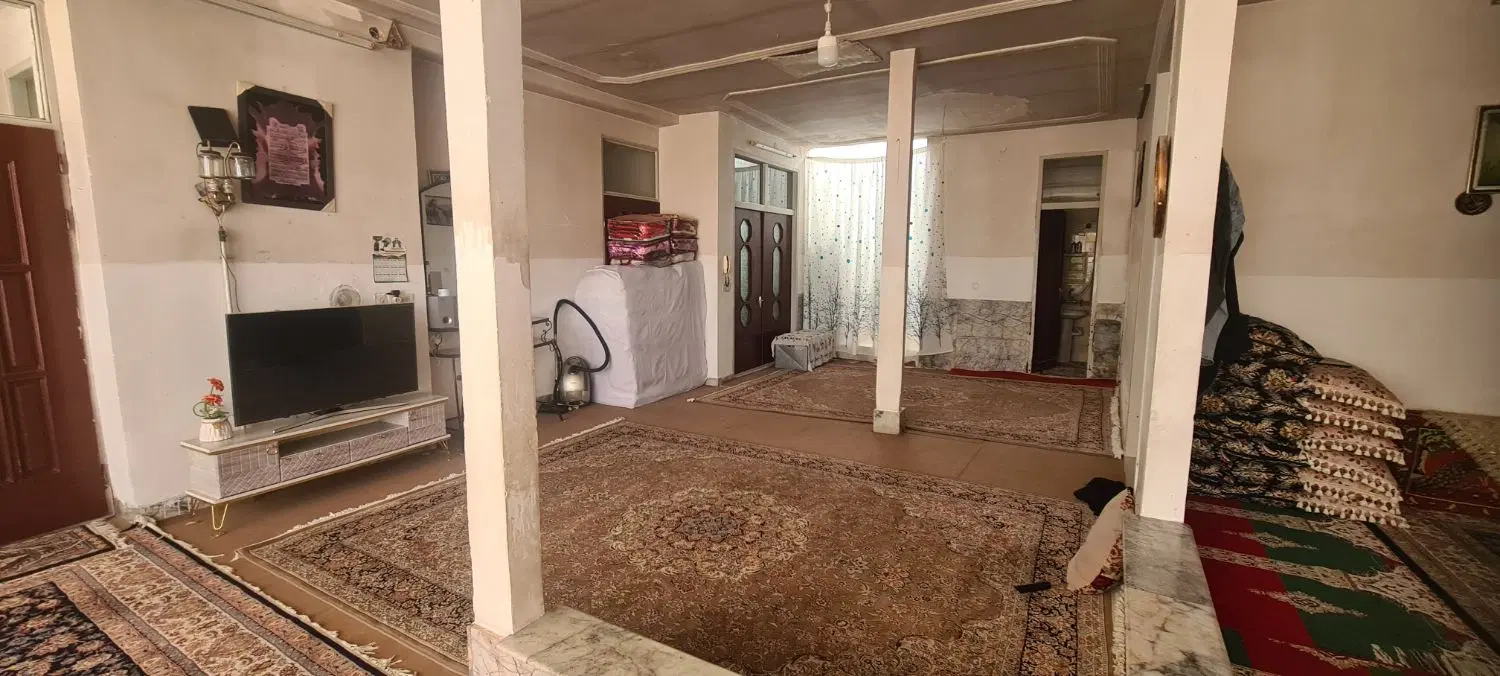 منزل  شهرک قطب راوند ۳۶۰متر بایک باب مغازه ۱۶متری