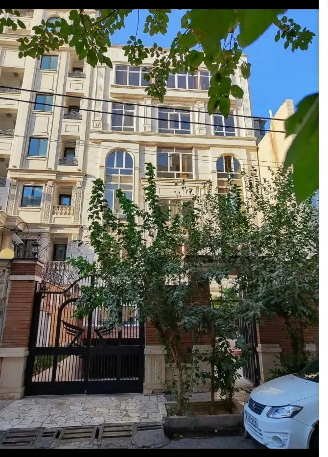 فروش مستغلات یکجا۱۰۰۰متر۷سال ساخت حافظ شمال سفارت