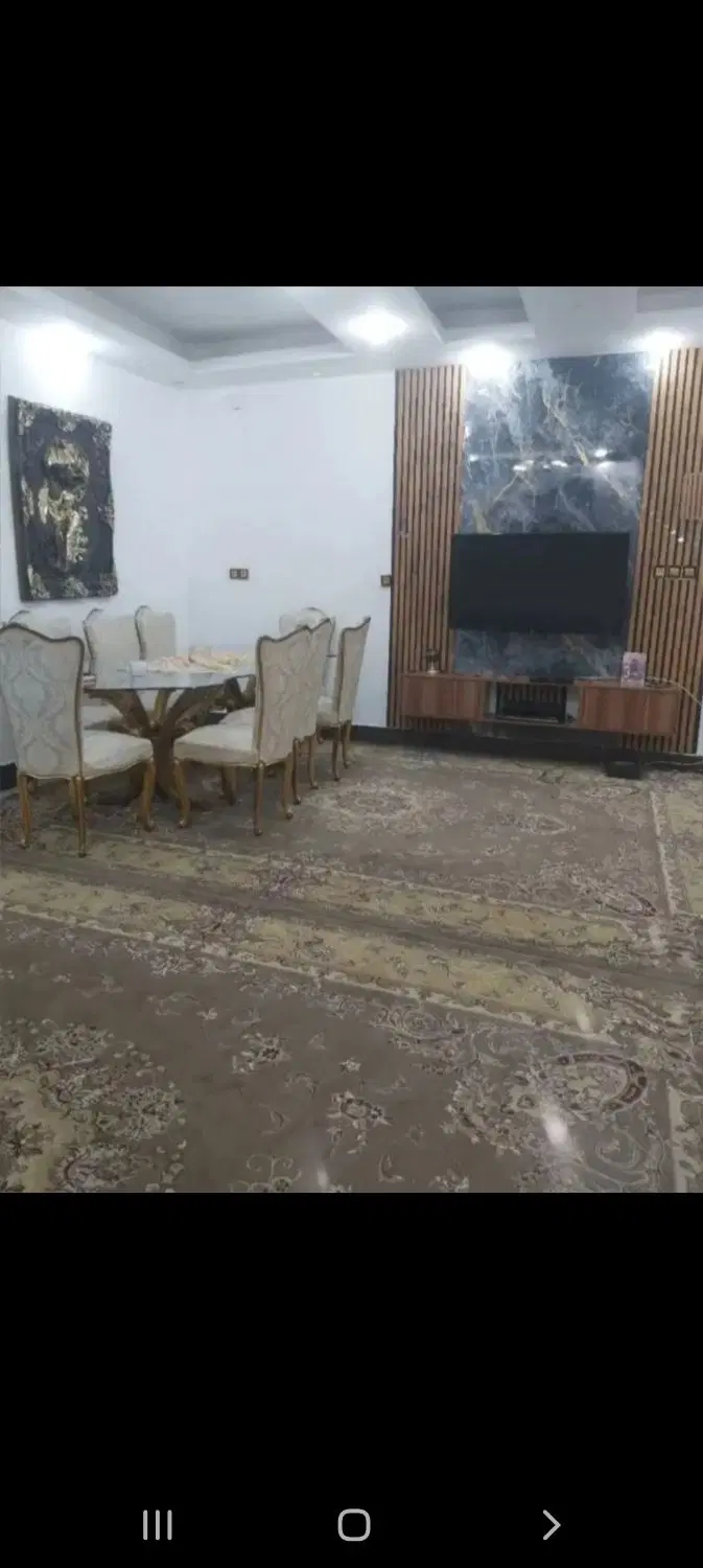 ویلایی همراه با گاراژ بزرگ