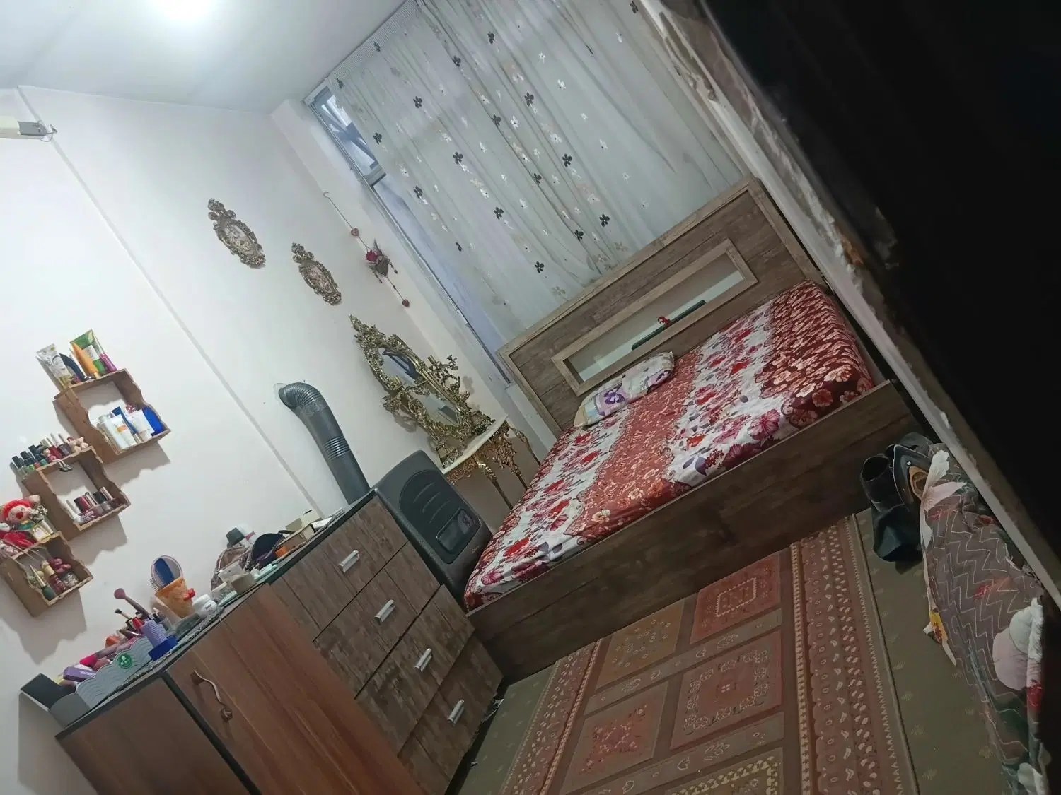 ویلایی زمین 83 حاشیه 5متردو طبقه75متری بازسازی شده