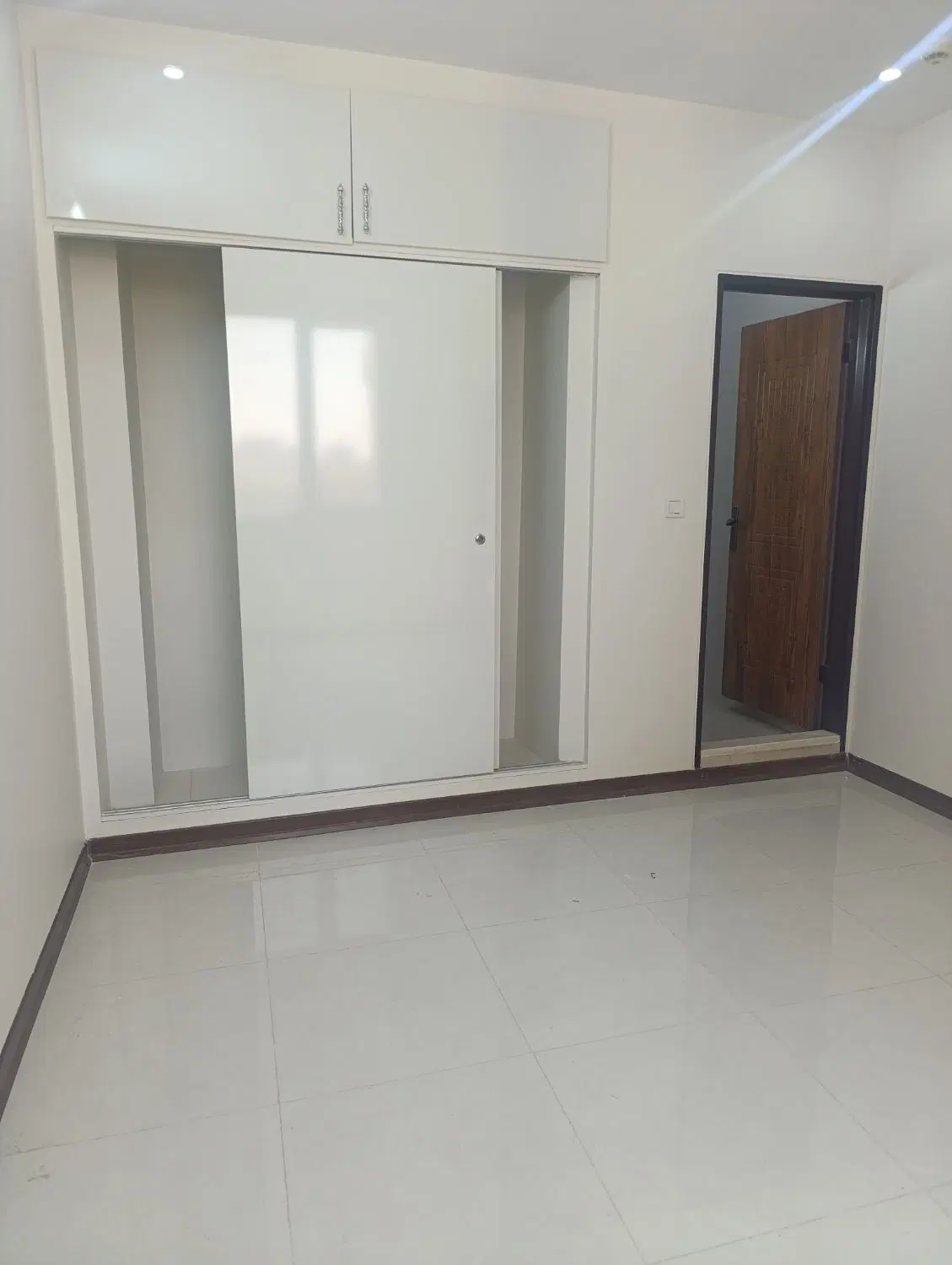 ۱۱۵مترتک واحدی طبقه ۴پارکینگ انباری آسانسورتخلیه