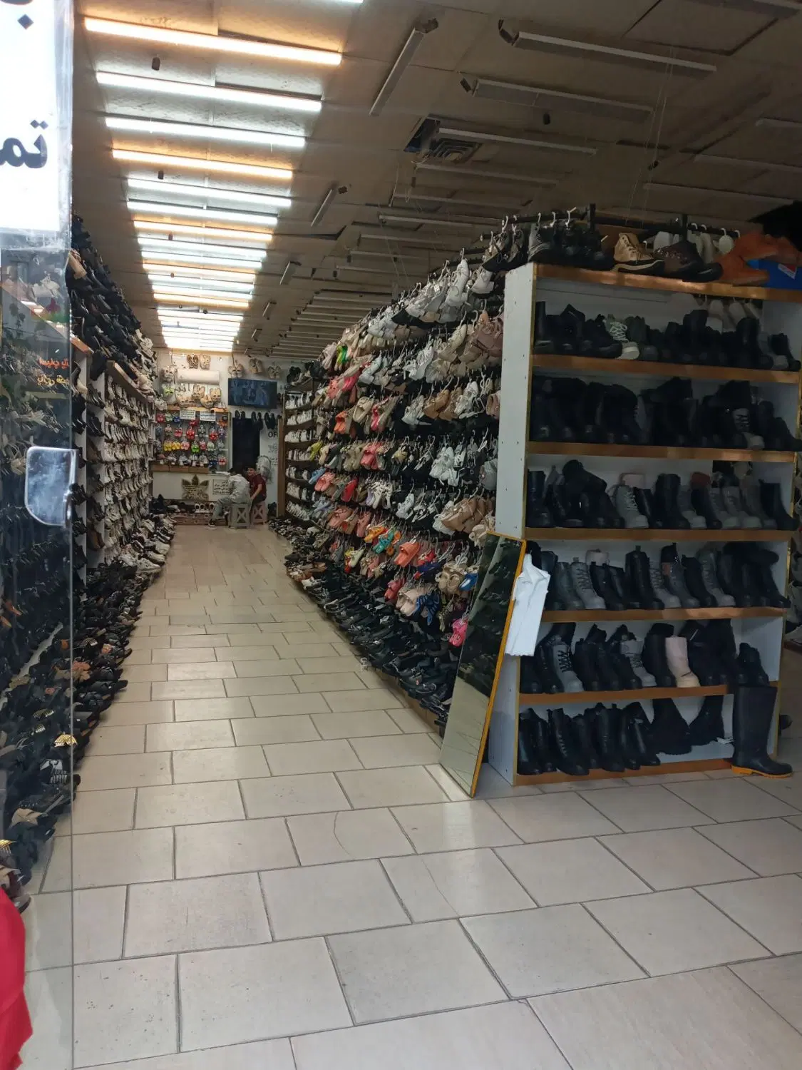مغازه تجاری حاشیه اصلی پنج تن