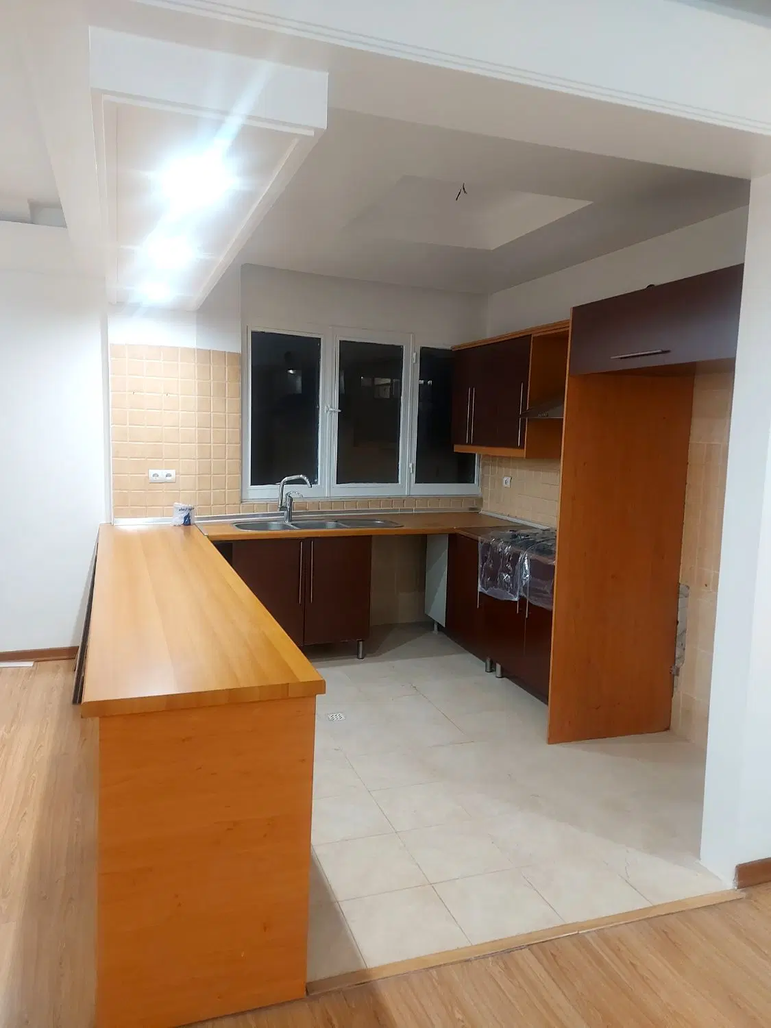 آپارتمان ۱۵۰متر دوخوابه زیرشالی