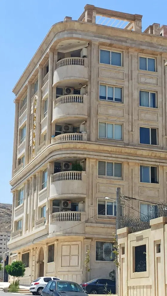 آپارتمان ۱۴۰ متری سه خوابه
