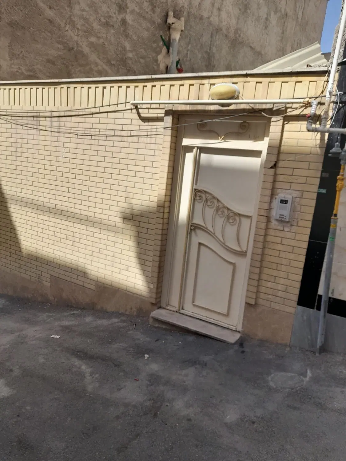 حیاط دربست