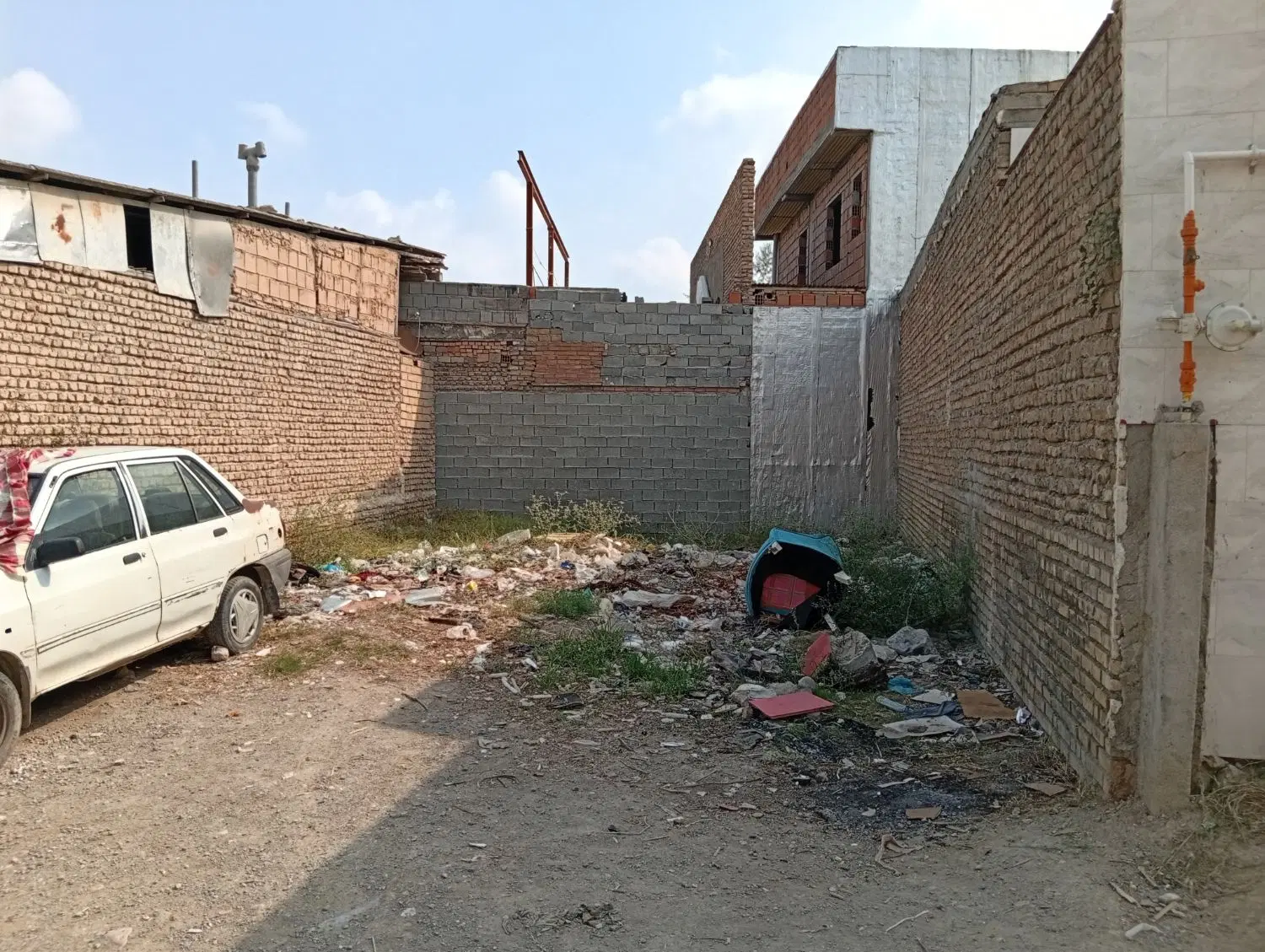 زمین فروشی