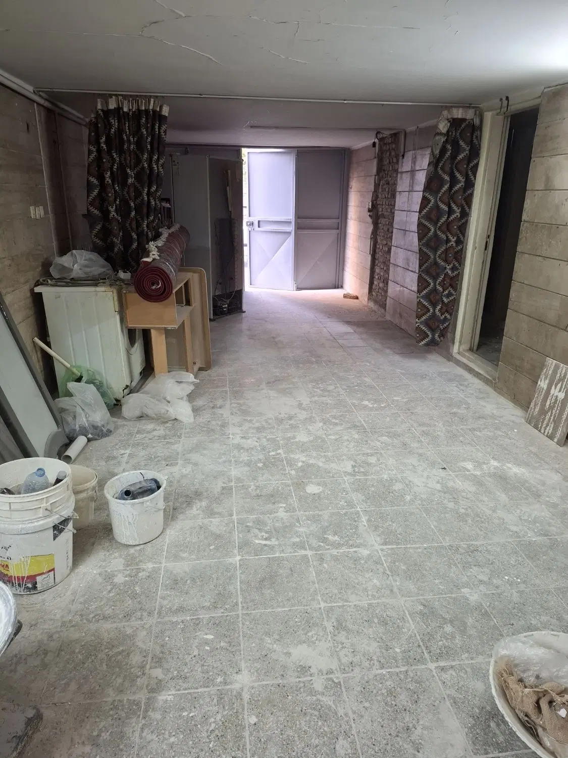 انباری با سرویس
