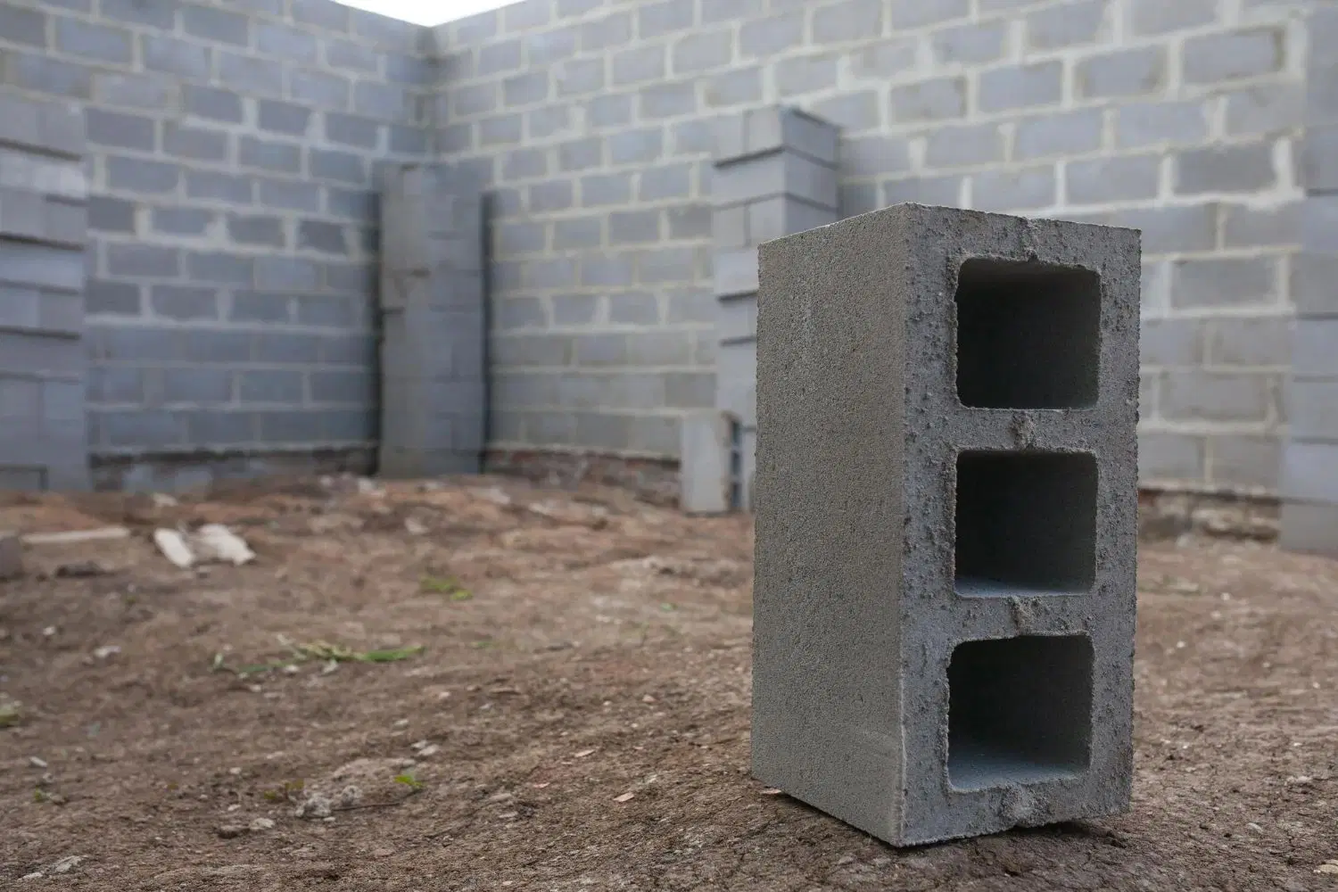 زمین با مجوز  بر اصلی خیابان سر دو نبش ۱۲۵۰ متر