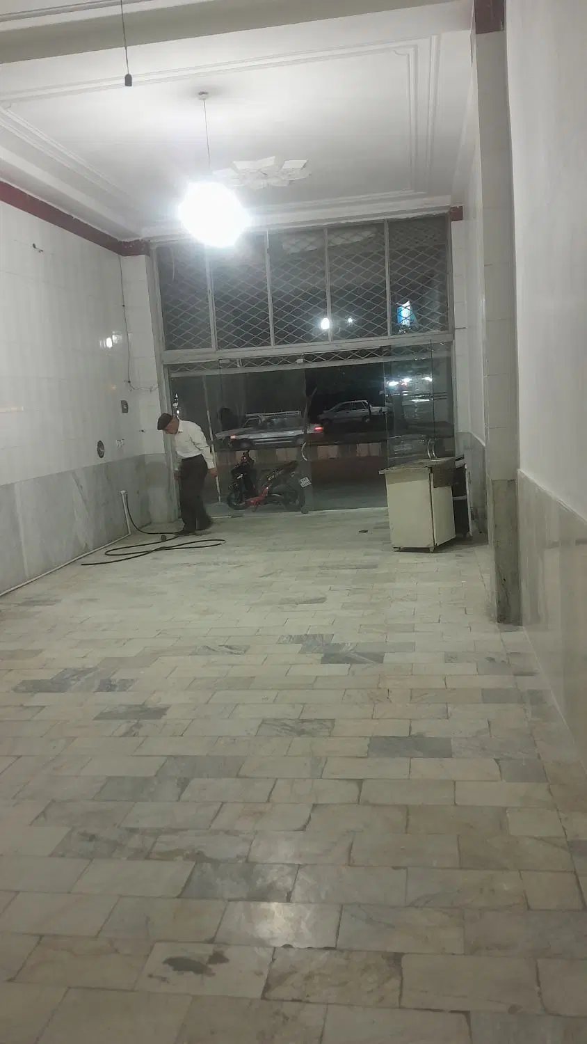 مغازه ۶۰ متری حاشیه ۳۲ متری شهدا