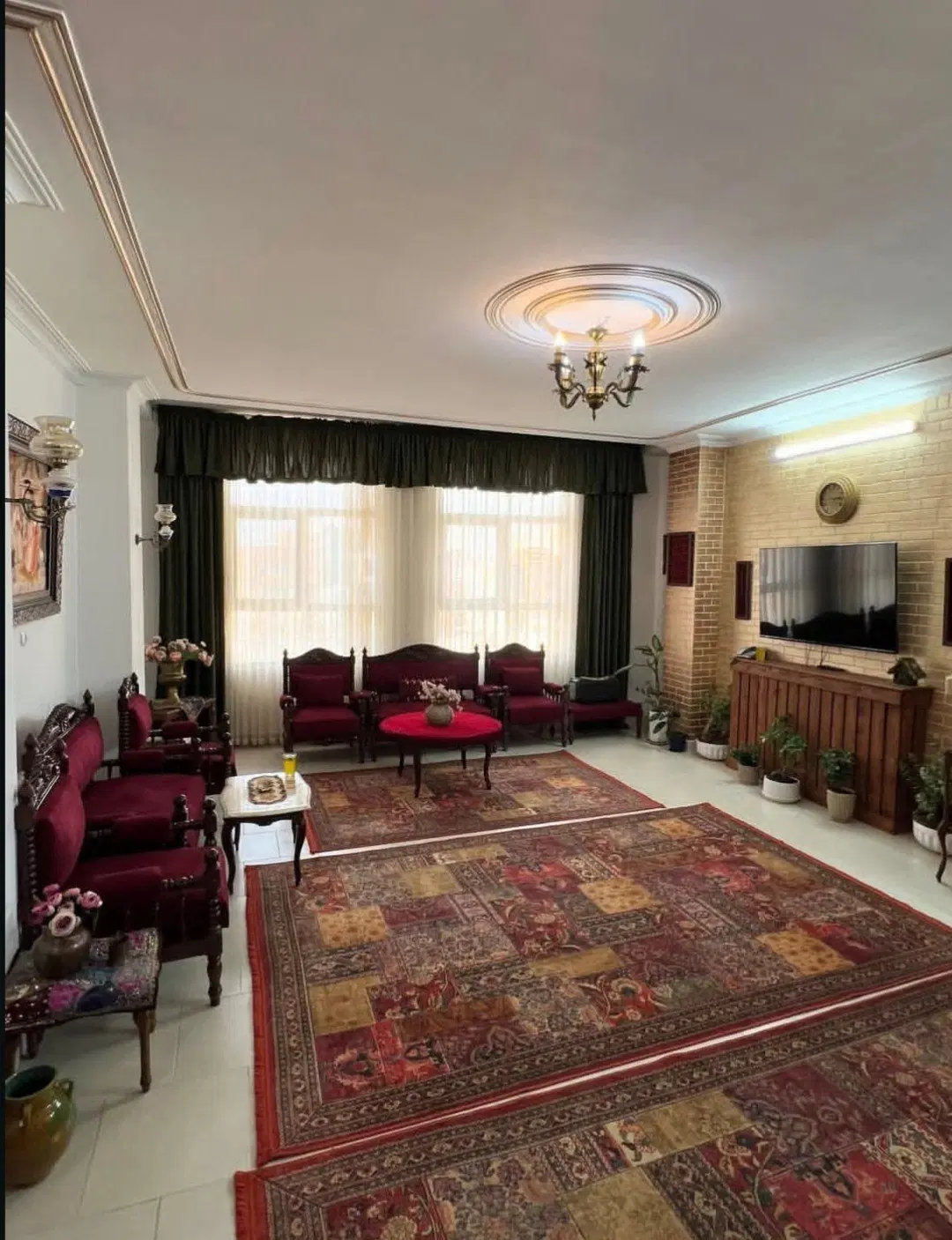 اجاره واحد 100متری روبه خیابان فردوسی 3