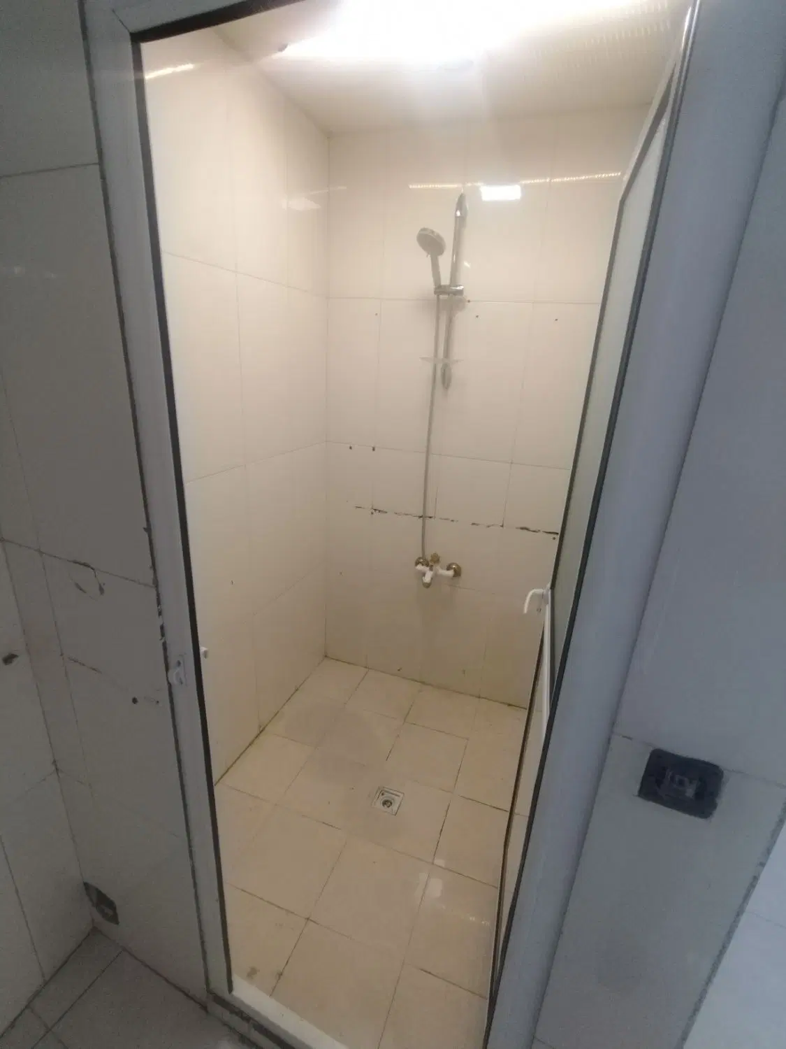یک واحد زیر زمین بهداشتی به متراژ 110 متر
