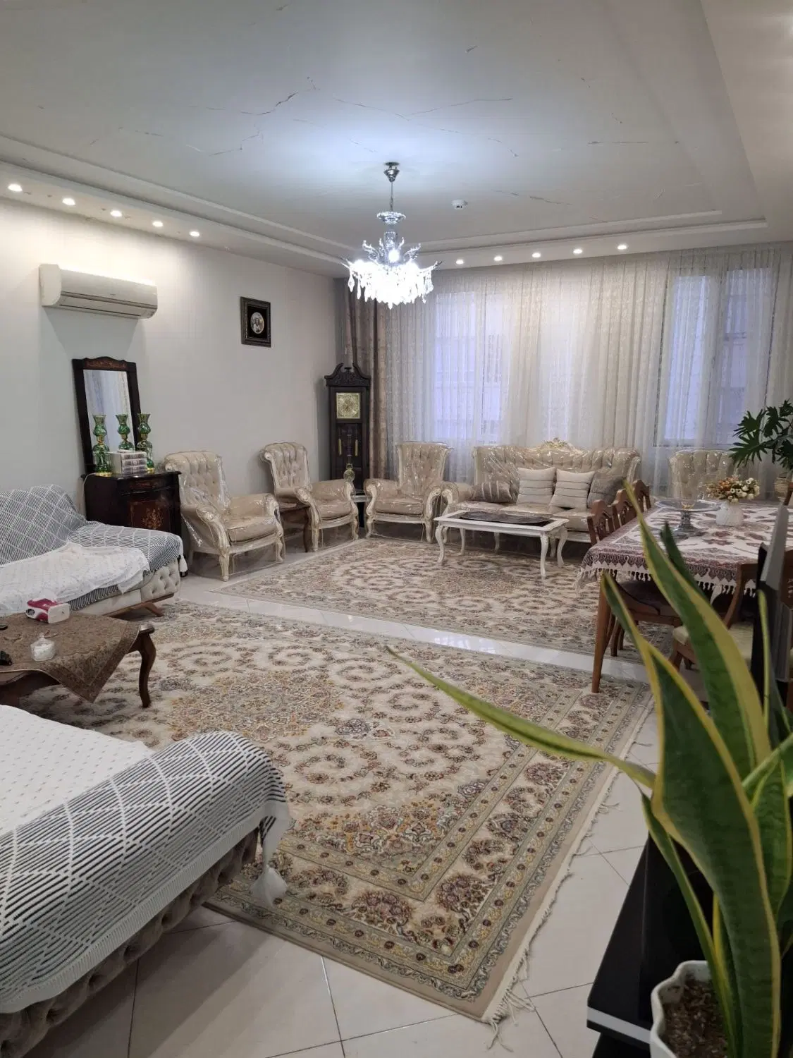 ۹۵ متر_خوش نقشه و نورگیر_مناسب سرمایه گذاری سکونت