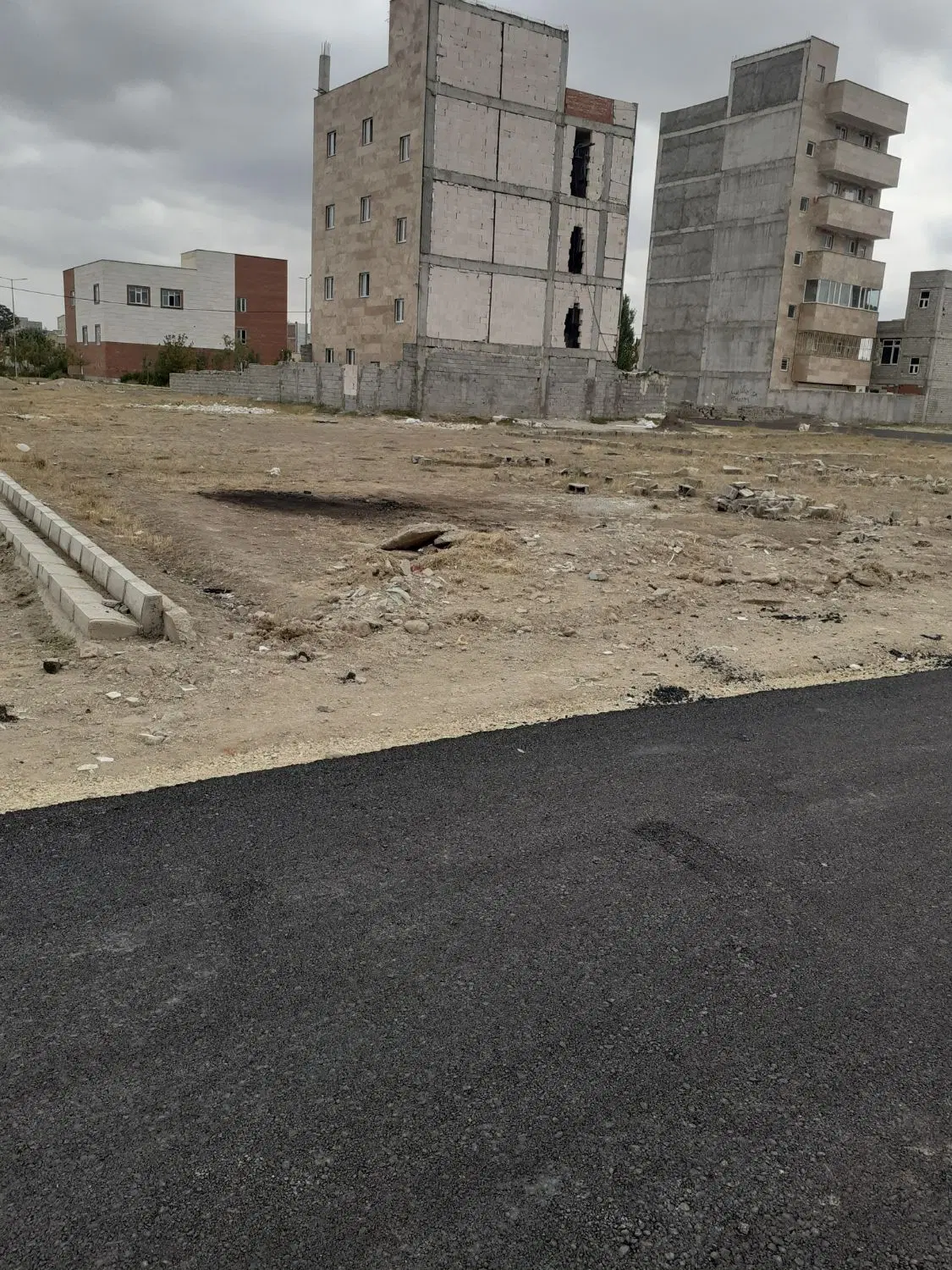 زمین شهرک نیستان فازه دوم ۱۰۰ متر برش۸متر نبش کوچه
