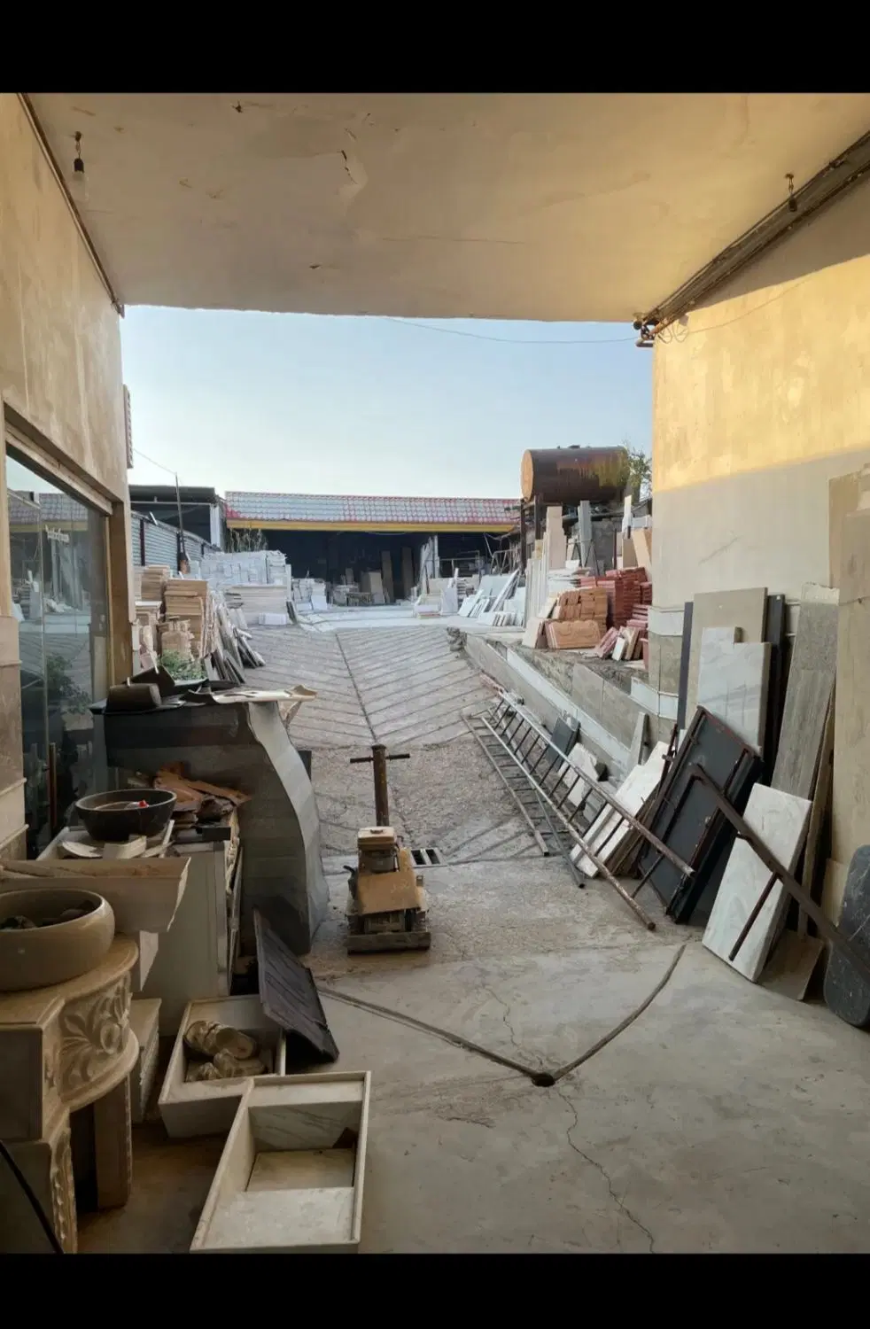 فروش ملک تجاری به همراه گاراژ