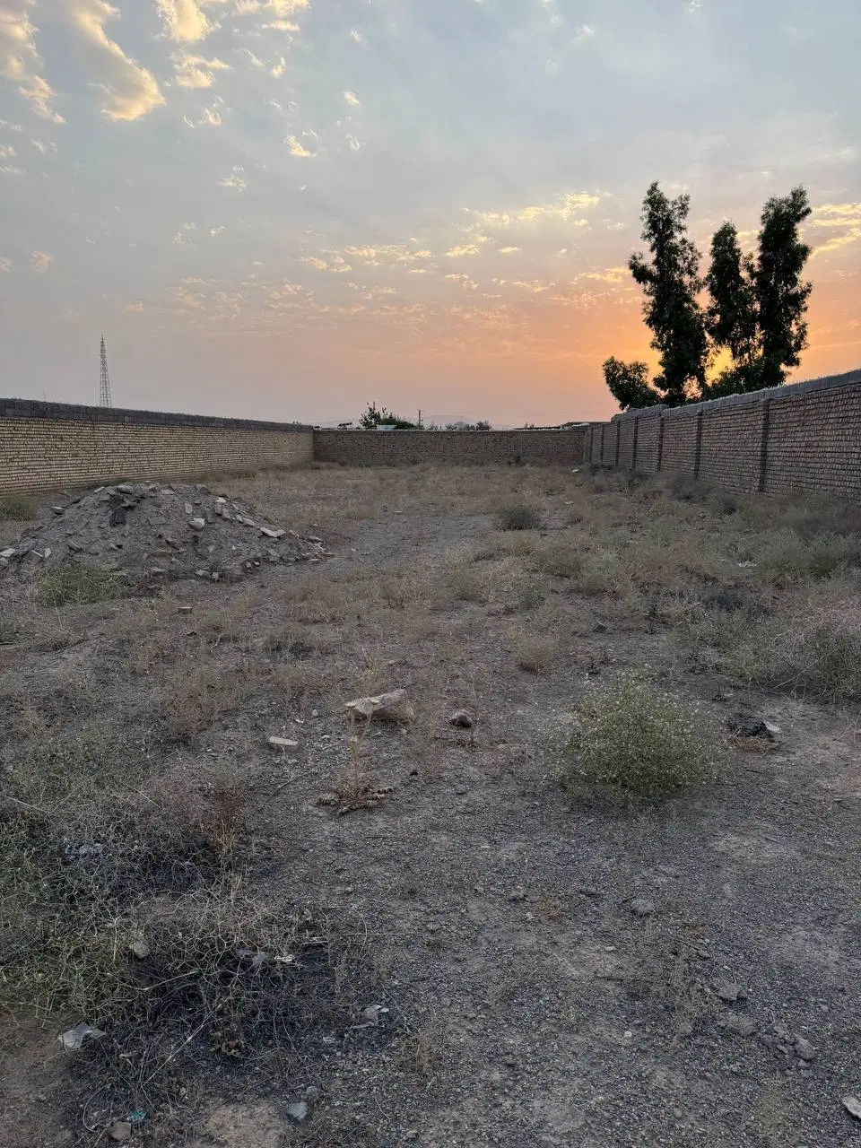 زمین ۱۰۰۰ متر چهاردیواری شده پشت ترمینال