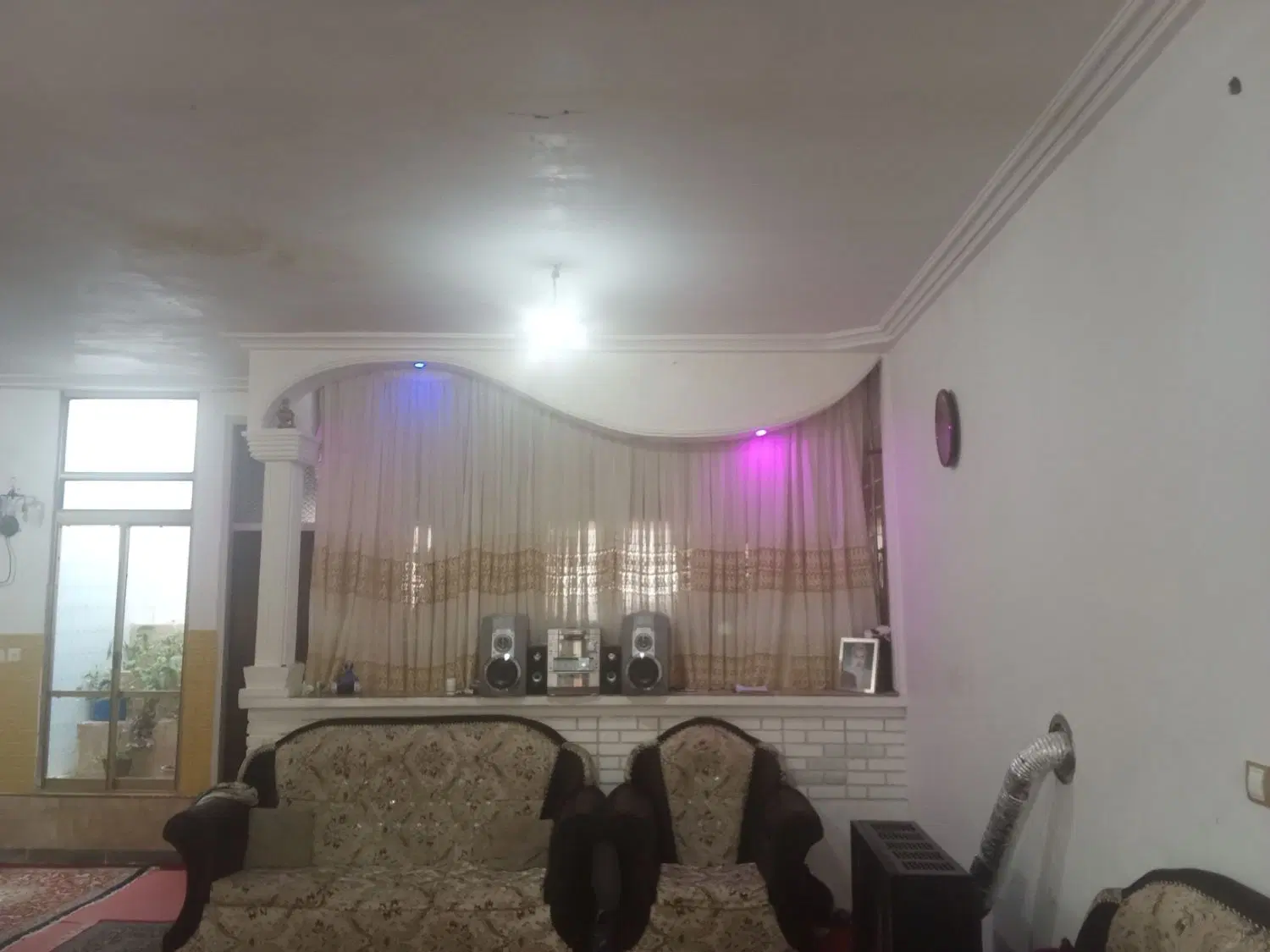 فروش خانه ۳۰۰ متری حیاط‌دار در سراب