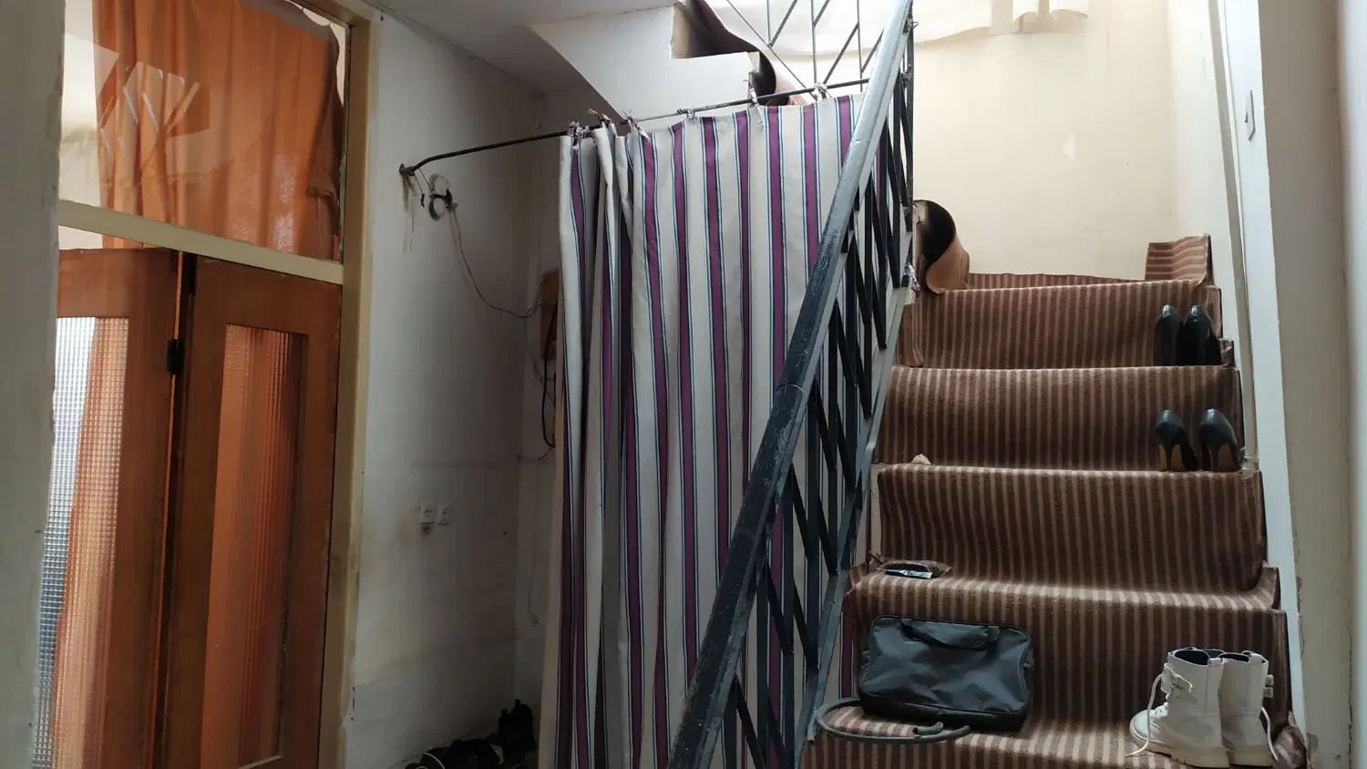 خانه کلنگی، مرکز شهر،افتابگیر