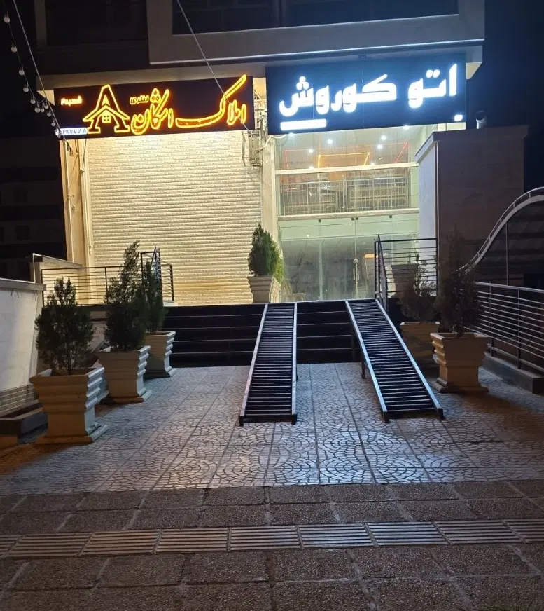 مغازه بر بلوار طلاییه