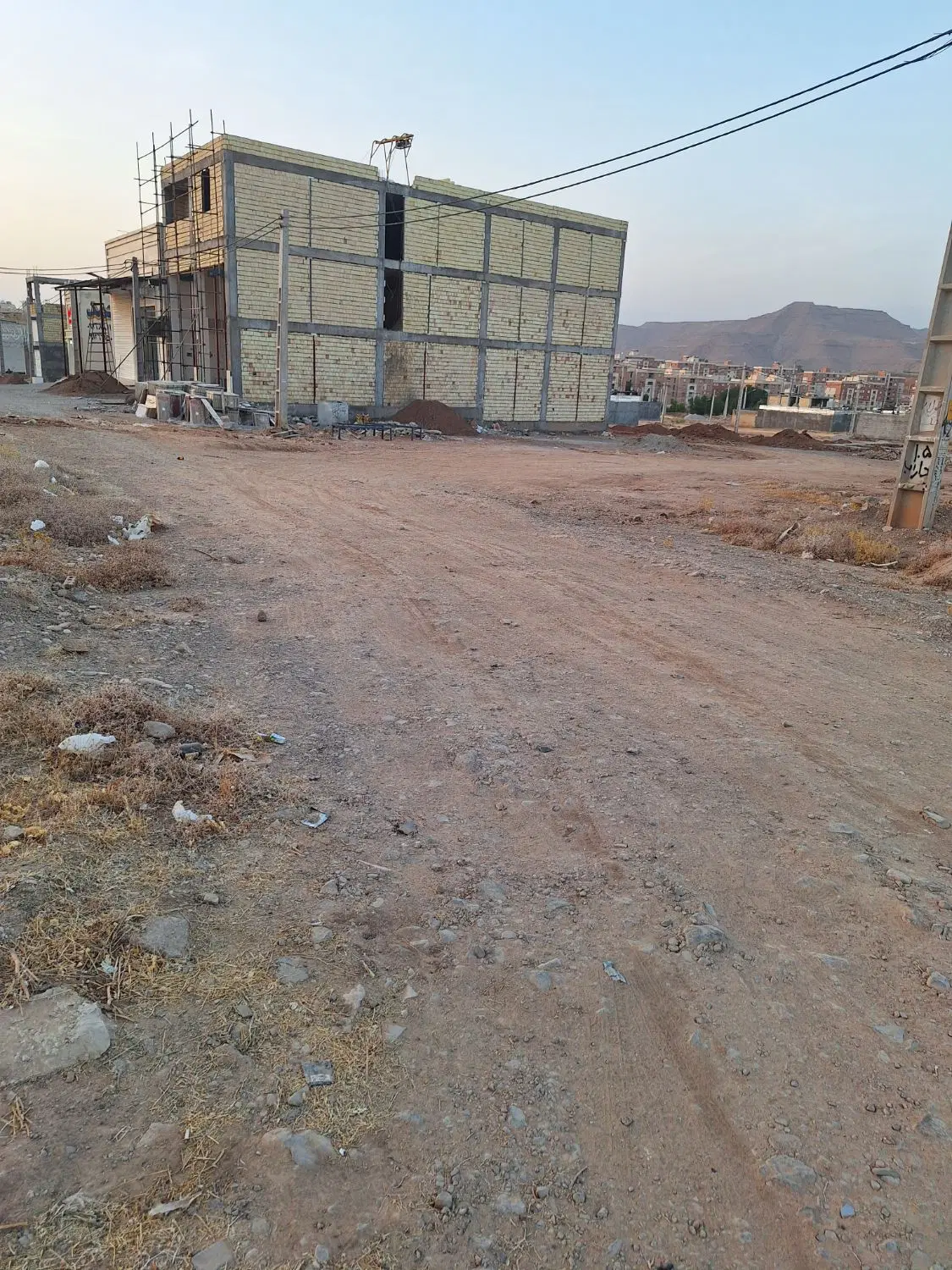 ۲۷۱ متر شهرک پرواز بر اتوبان اصلی