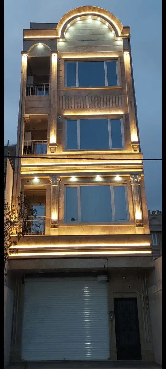 مغازه و سه واحد مسکونی نوساز بر خیابان اصلی
