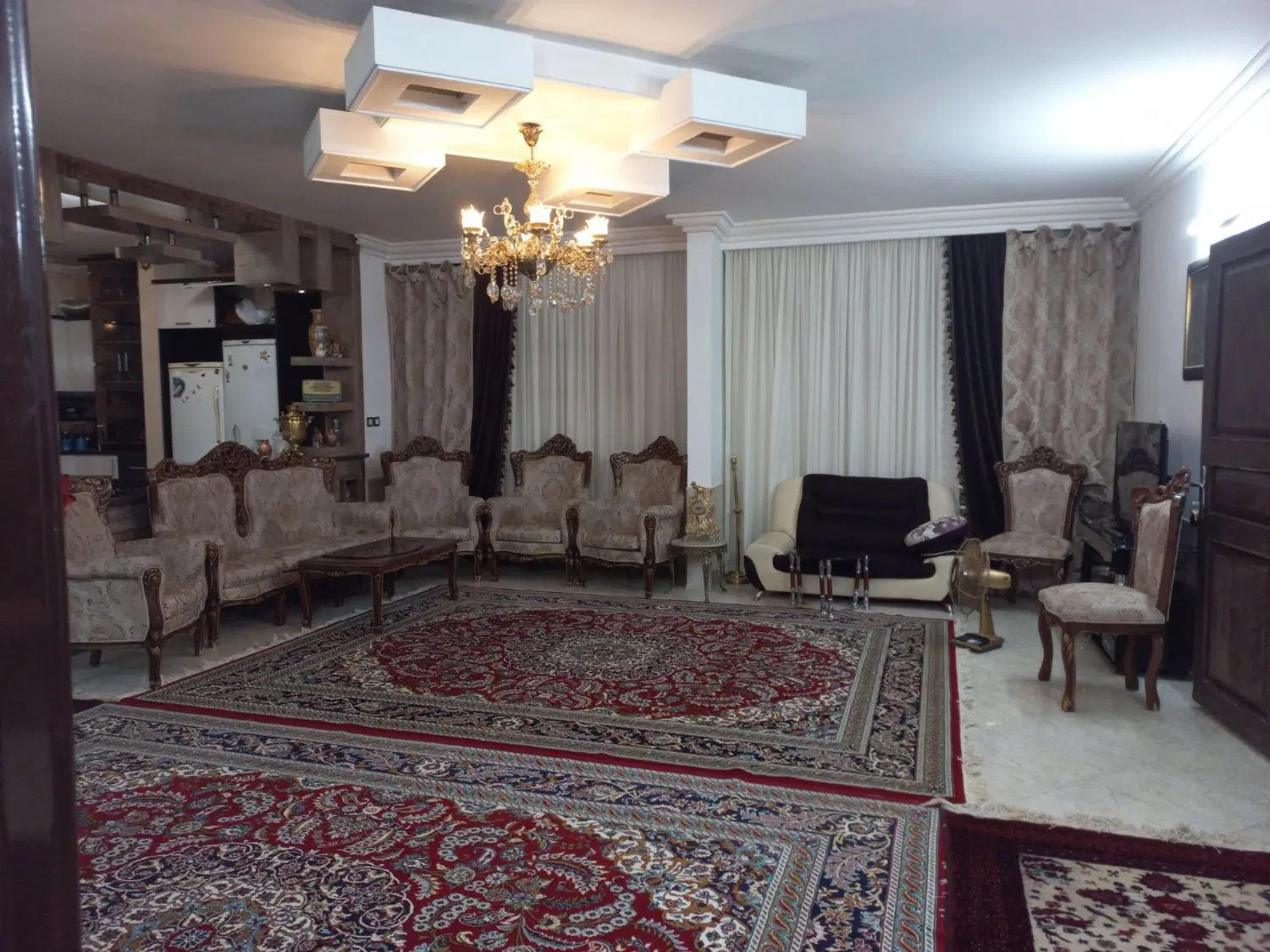 خانه ۴طبقه ۱۲۵ متری سر دونبش۳دربند مغازه بهترین جا